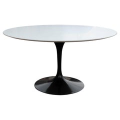 Sleek Modern Black and White Knoll Round Tulip Dining Table