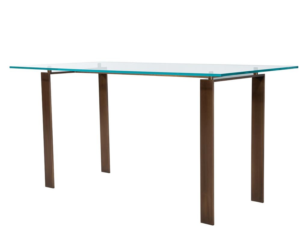 Elegante escritorio moderno de latón en venta 2