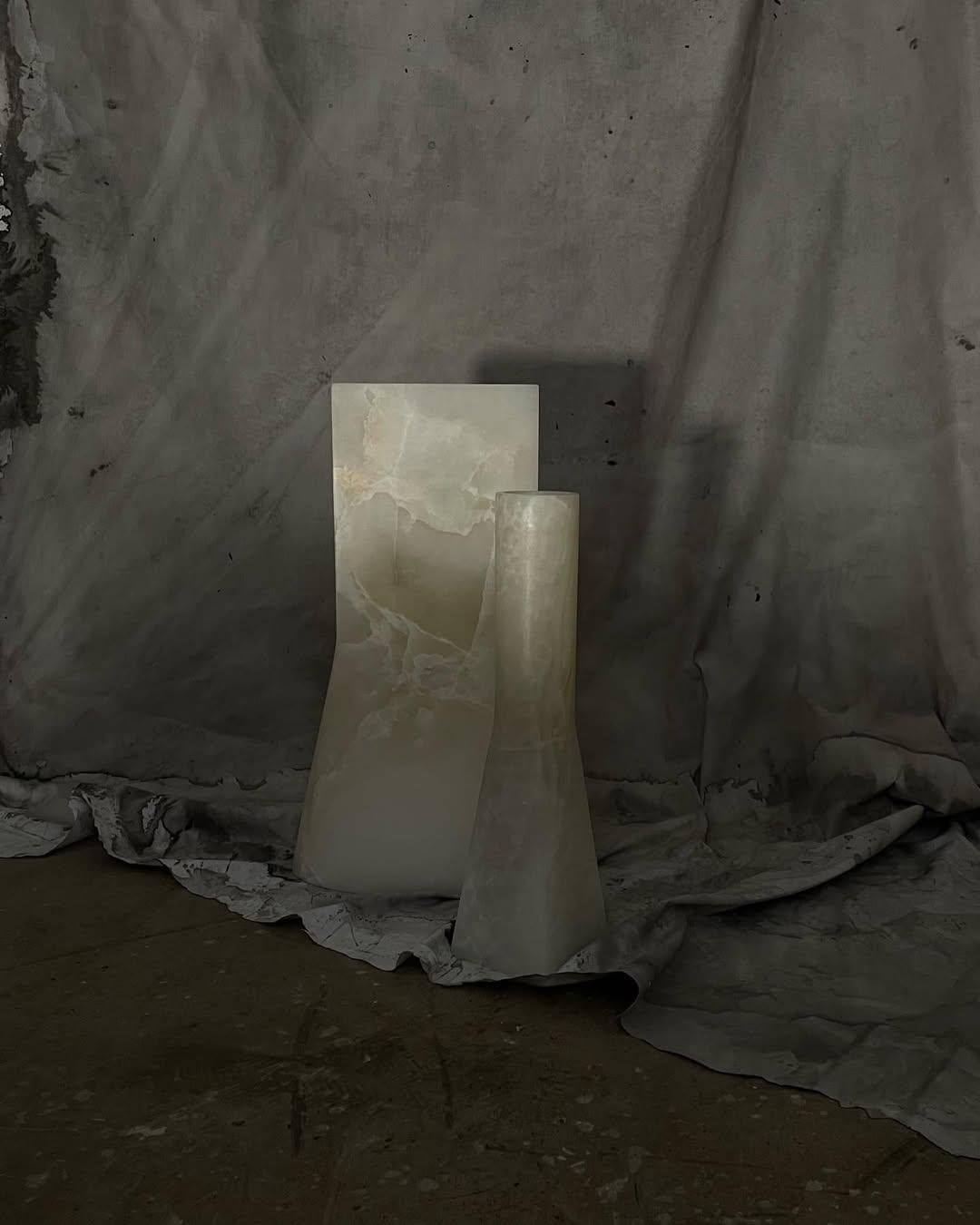 Vase contemporain moderne et épuré en onyx blanc naturel par Lucas Morten Neuf - En vente à Geneve, CH