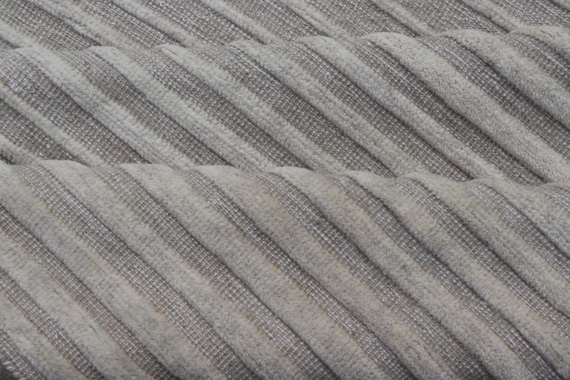 Laine Tapis moderne en laine dans les tons beige et ivoire 12 x 15'1 en vente