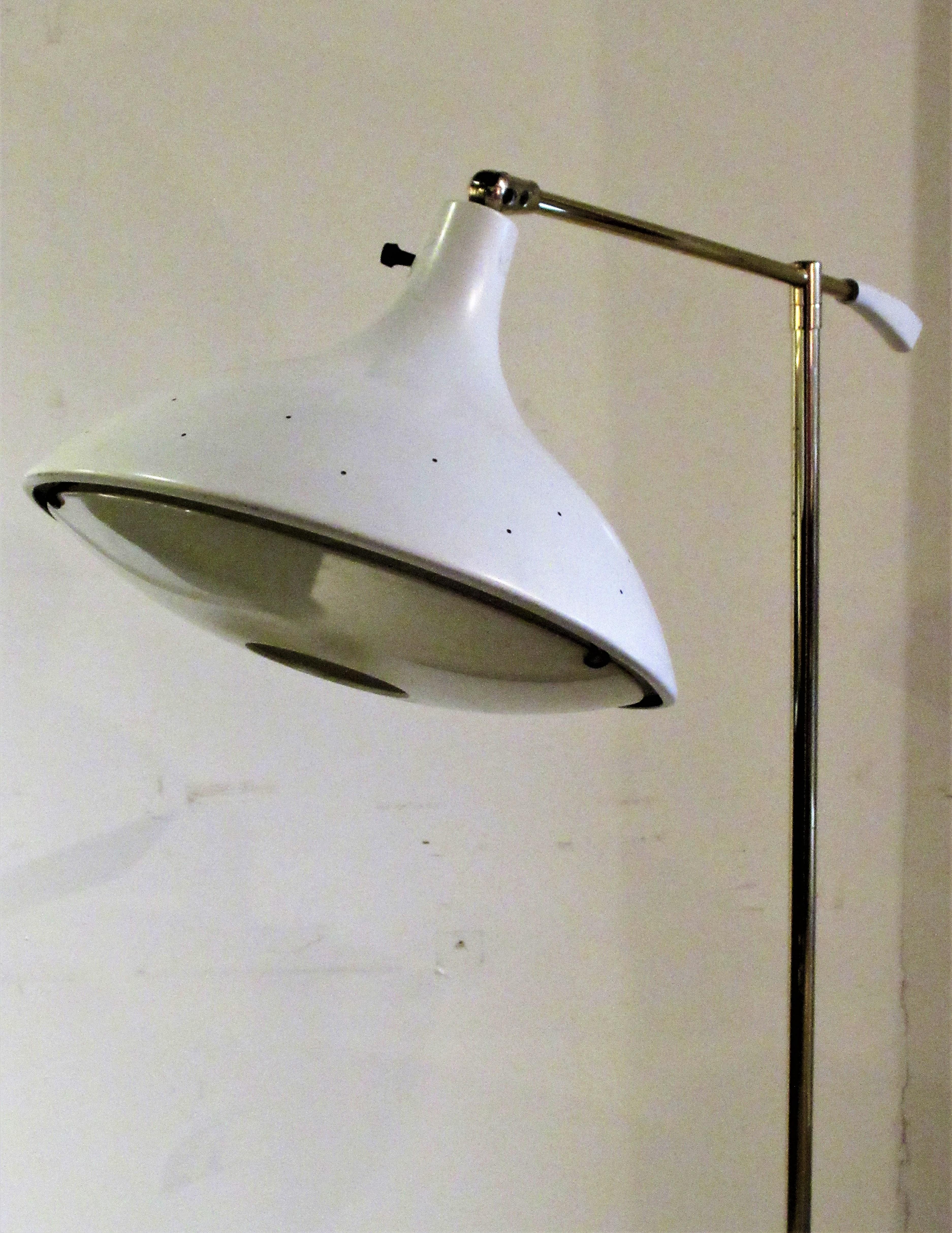 Sleek Modernist Floor Lamp Attributed to Lightolier 2