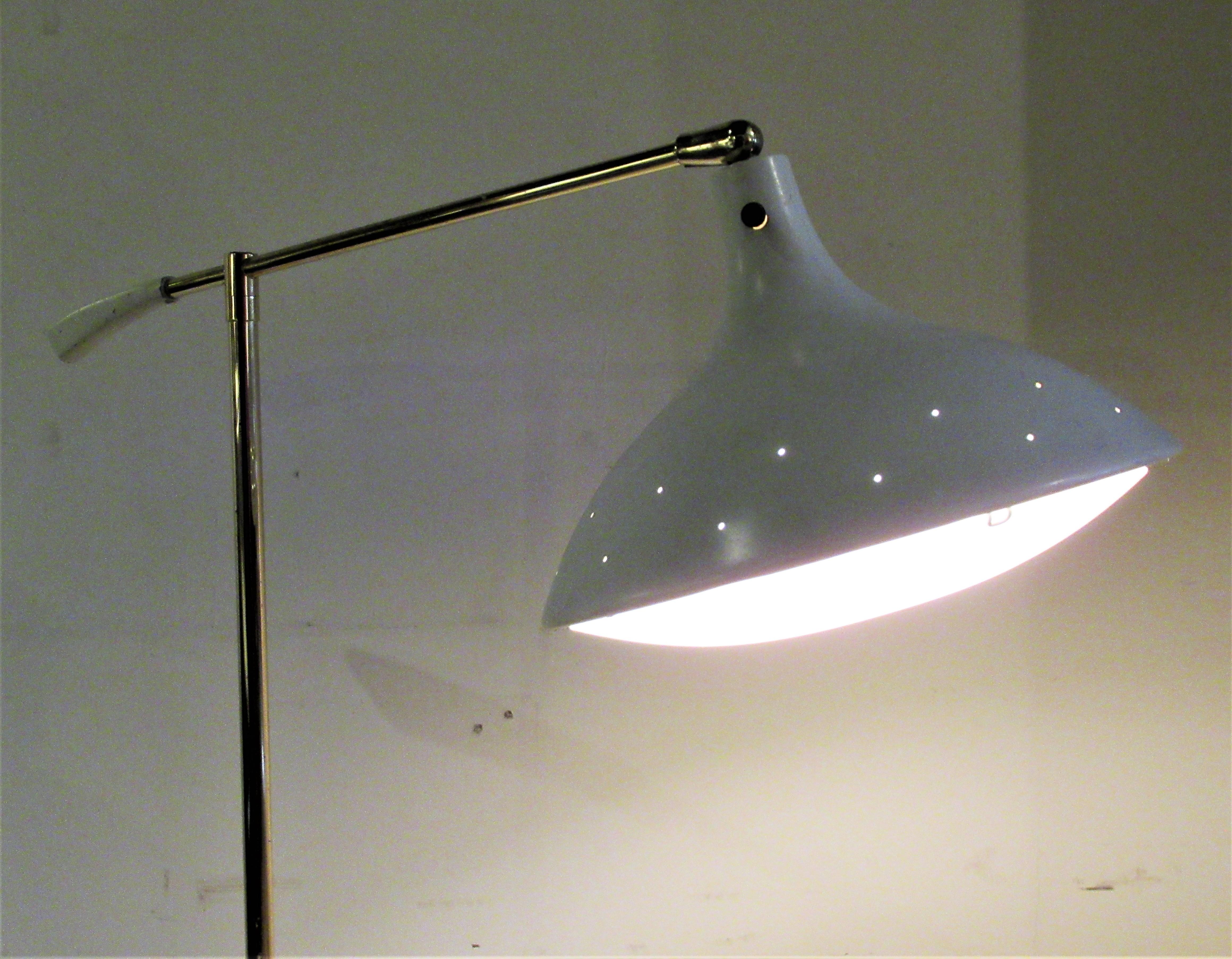 Sleek Modernist Floor Lamp Attributed to Lightolier 3