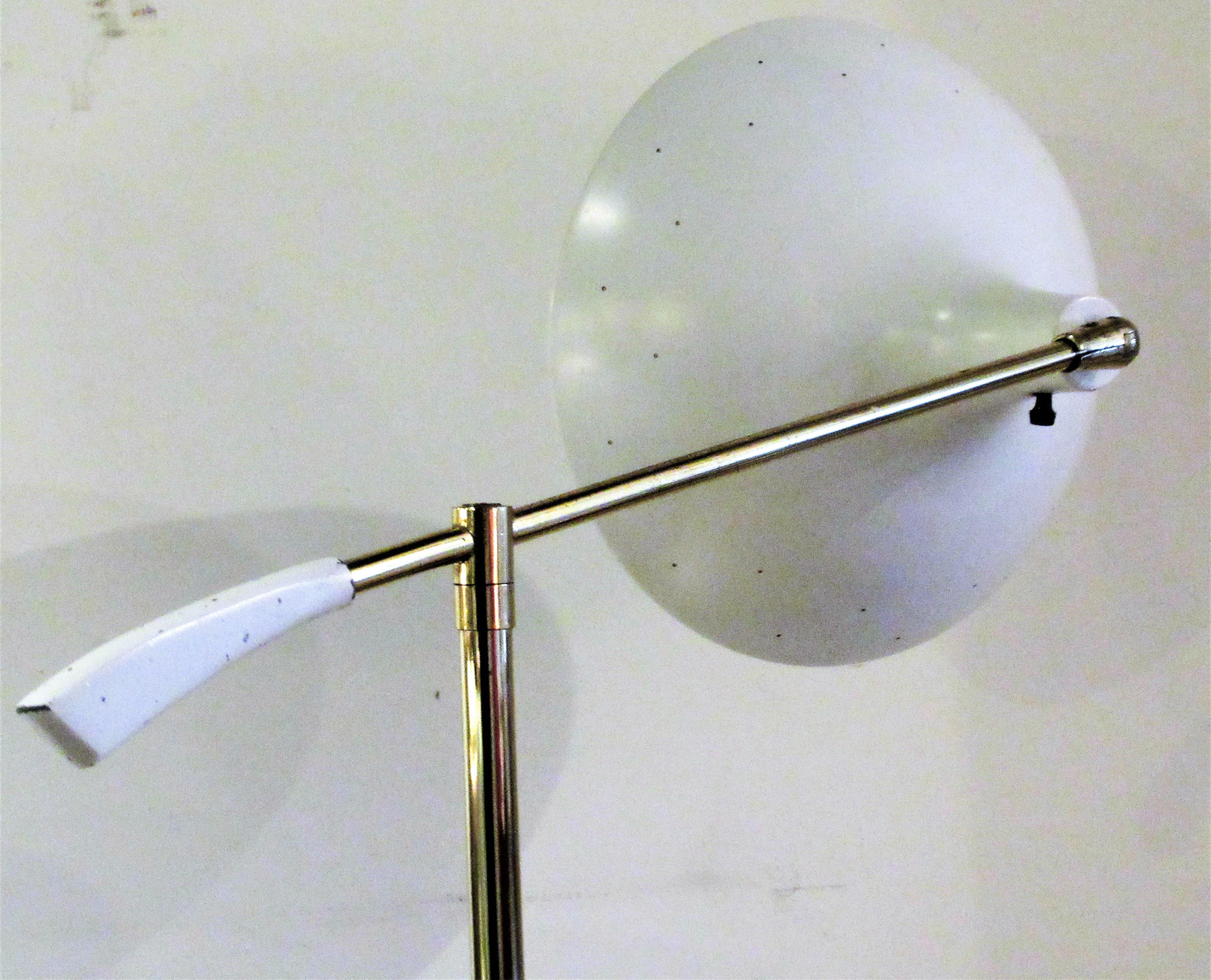 Sleek Modernist Floor Lamp Attributed to Lightolier 7