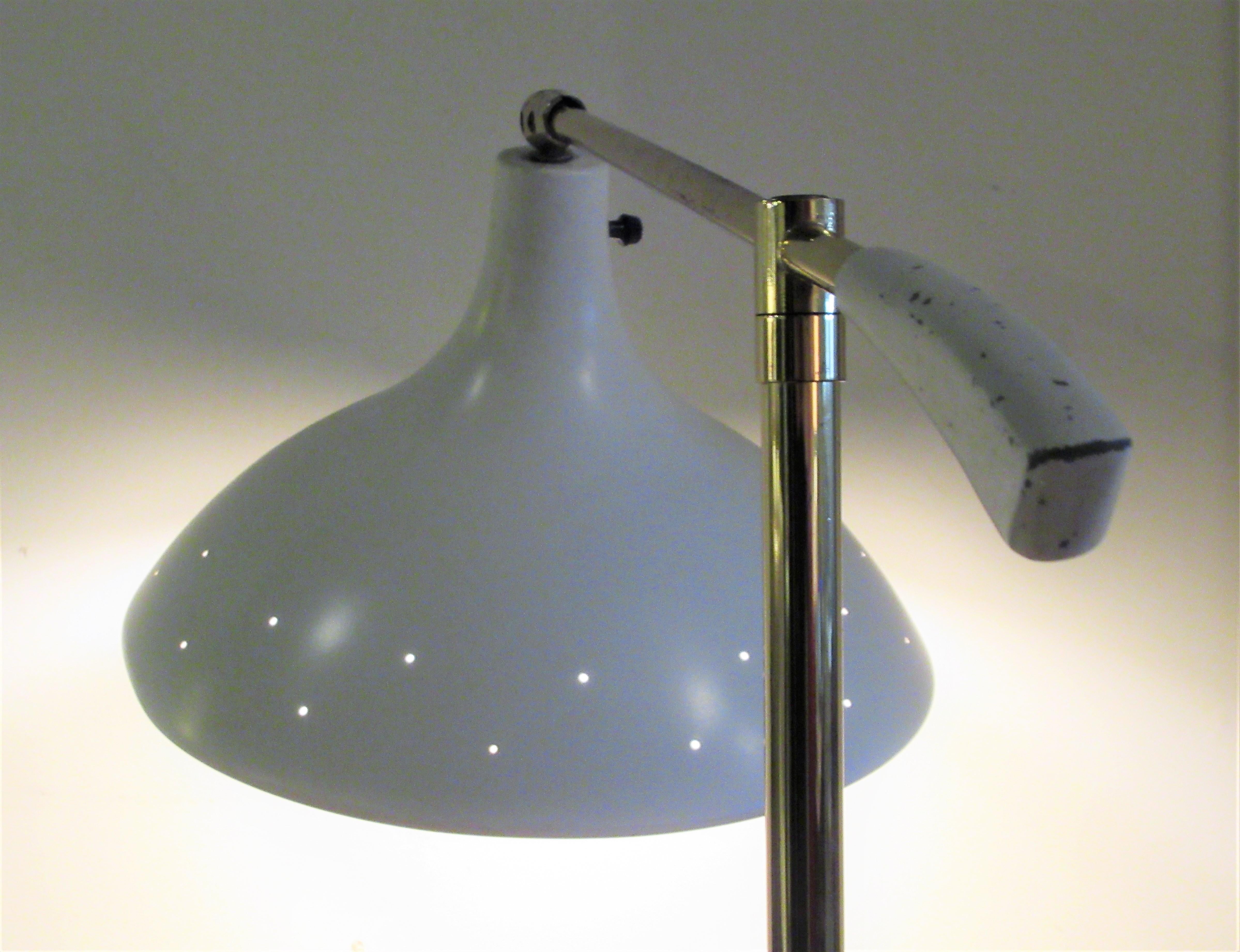 Sleek Modernist Floor Lamp Attributed to Lightolier 1