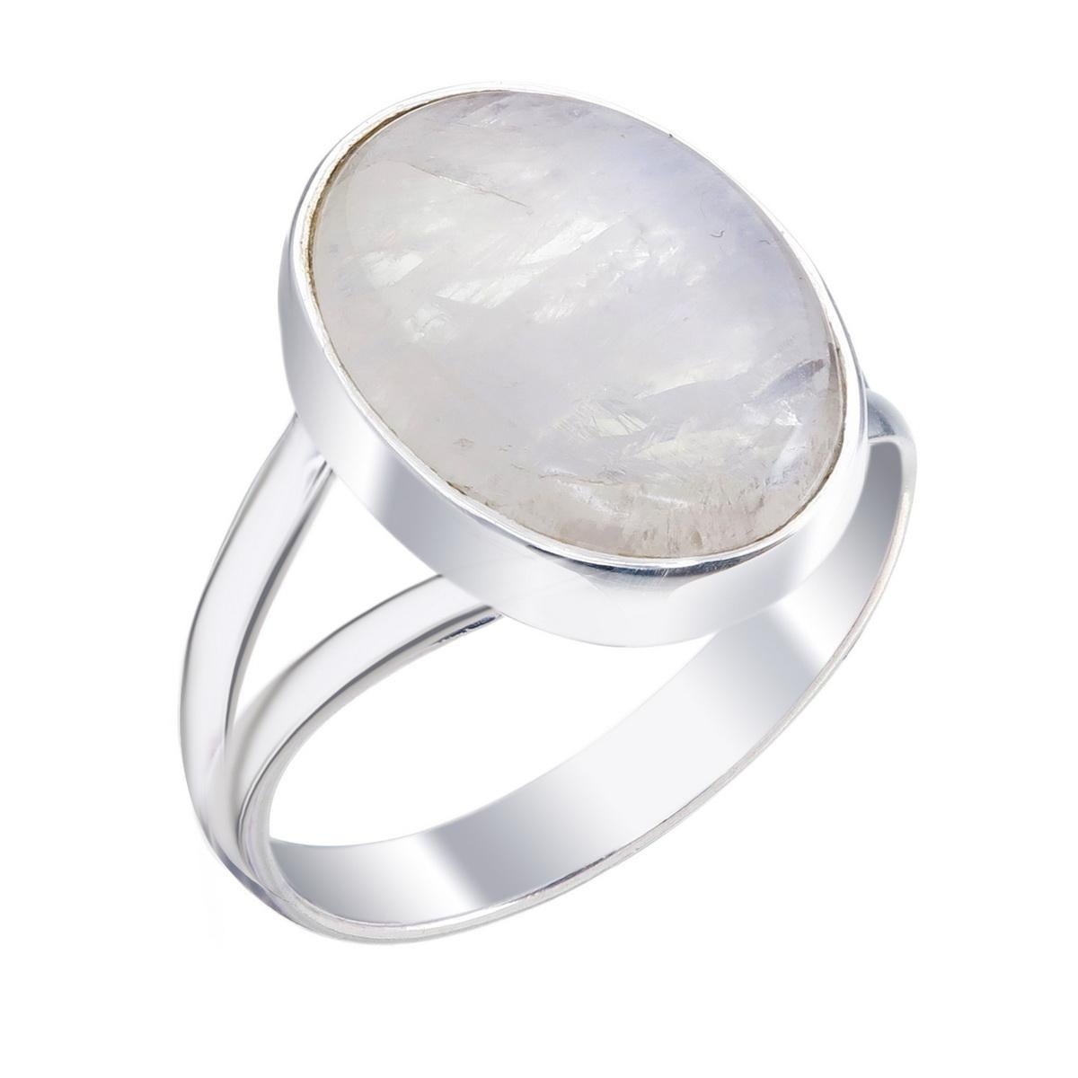 Stunning cabochon Labradorite set in 925 Sterling Silver.
Perfect for any occasion, this ring complements both casual and formal attire, adding a touch of celestial elegance to any outfit.
The bezel-set Moonstone ring embraces the wearer with its