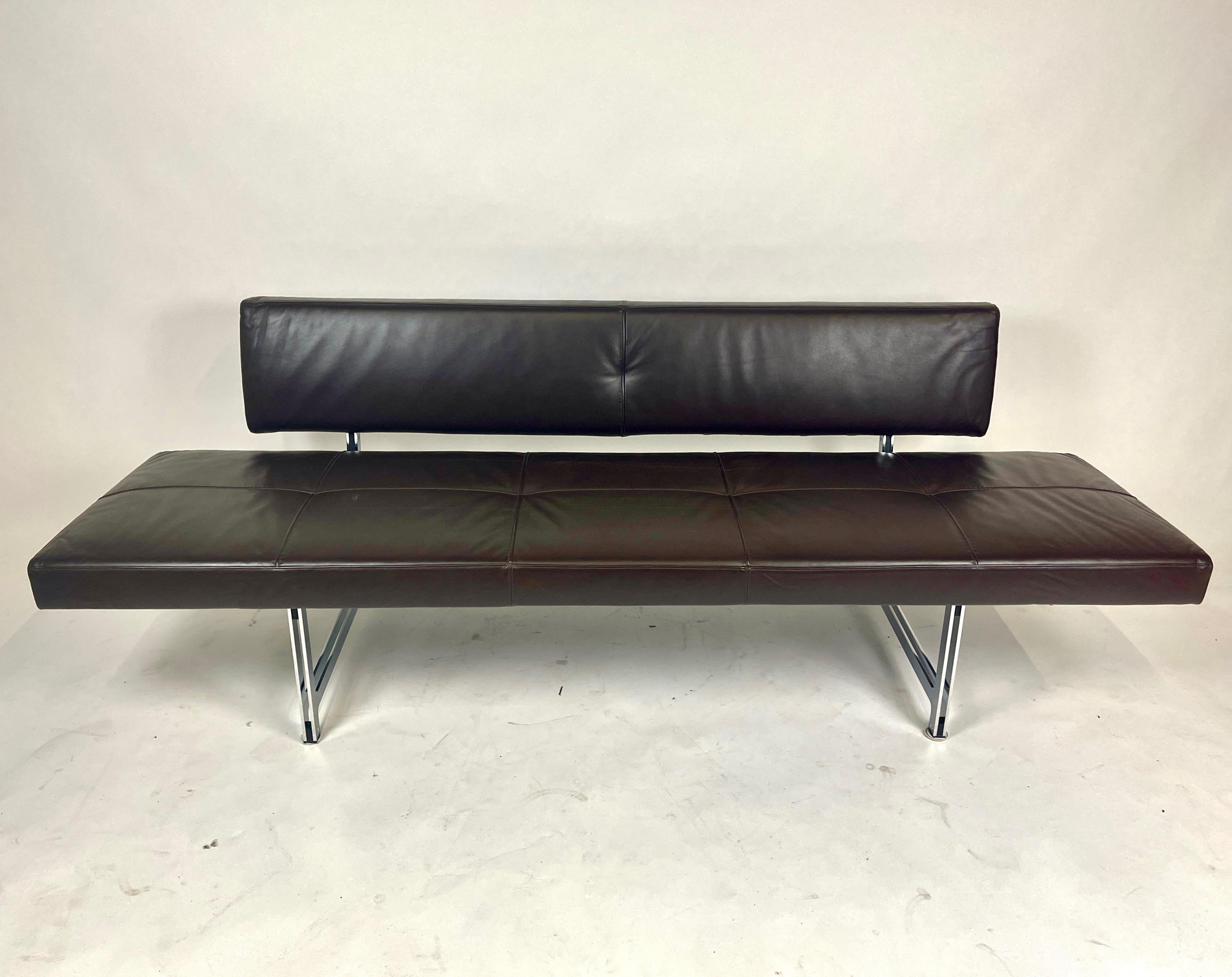 Sleek Norman Foster for Walter Knoll Leather Sofa / Daybed 'Foster 510' In Good Condition In Hudson, NY