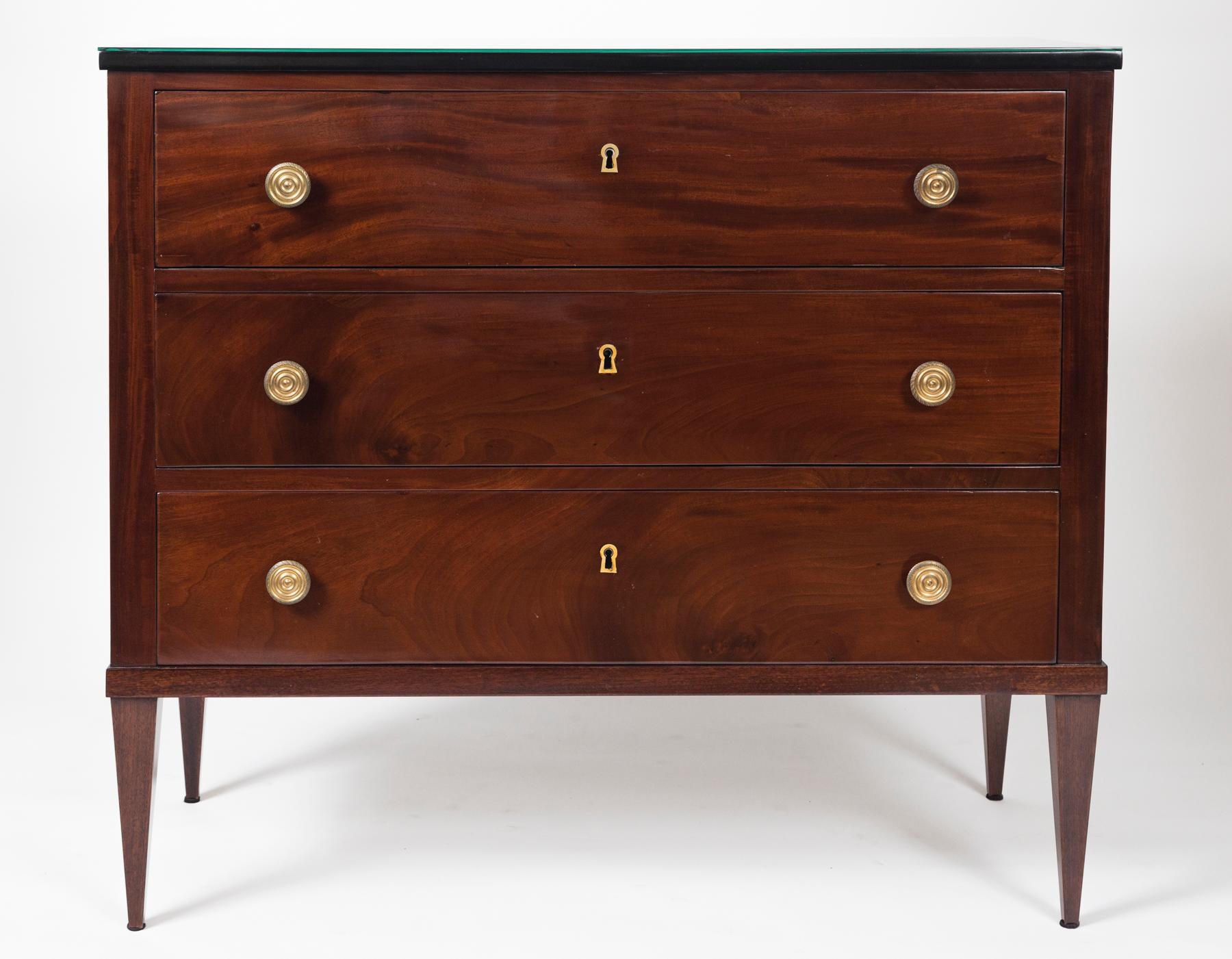 Neoclassical Sleek Pair of Continental Empire Chests of Drawers For Sale