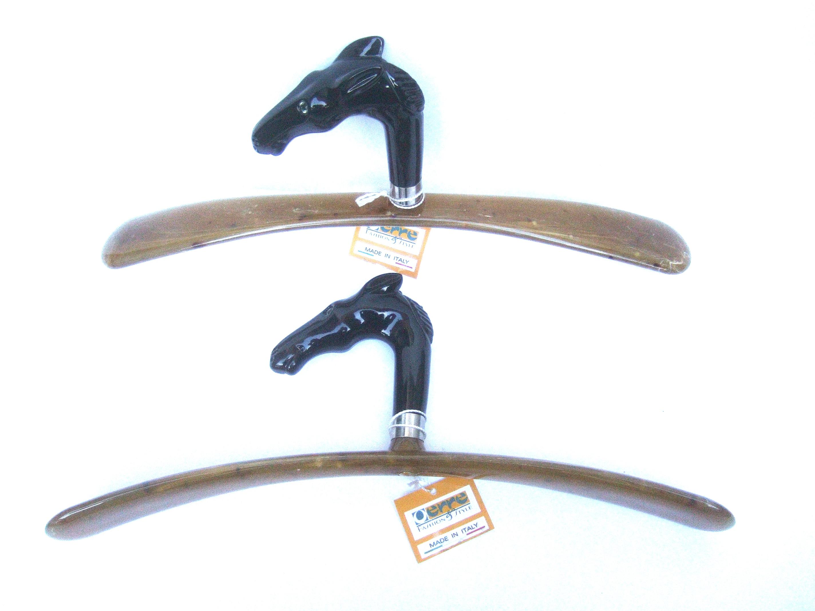 Sleek Pair of Italian Molded Resin Stylized Equine Clothing Hangers circa 21st   For Sale 5