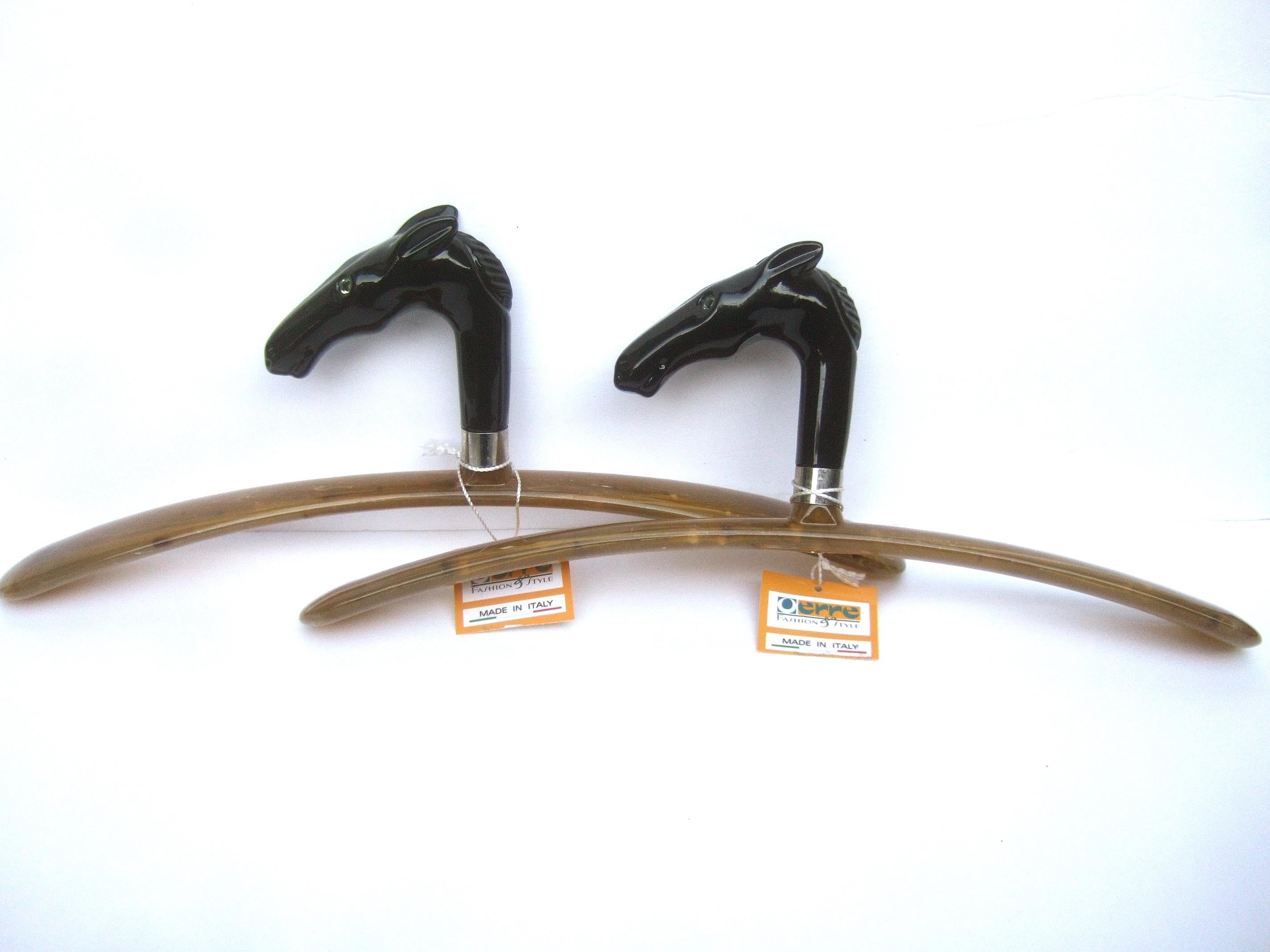 Sleek Pair of Italian Molded Resin Stylized Equine Clothing Hangers circa 21st   For Sale 4