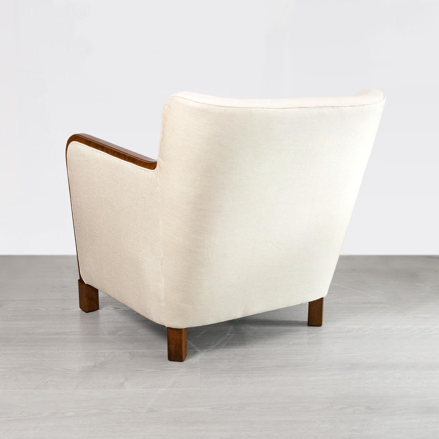 Sleek Pair of Scandinavian Modern Sycamore Chairs 1