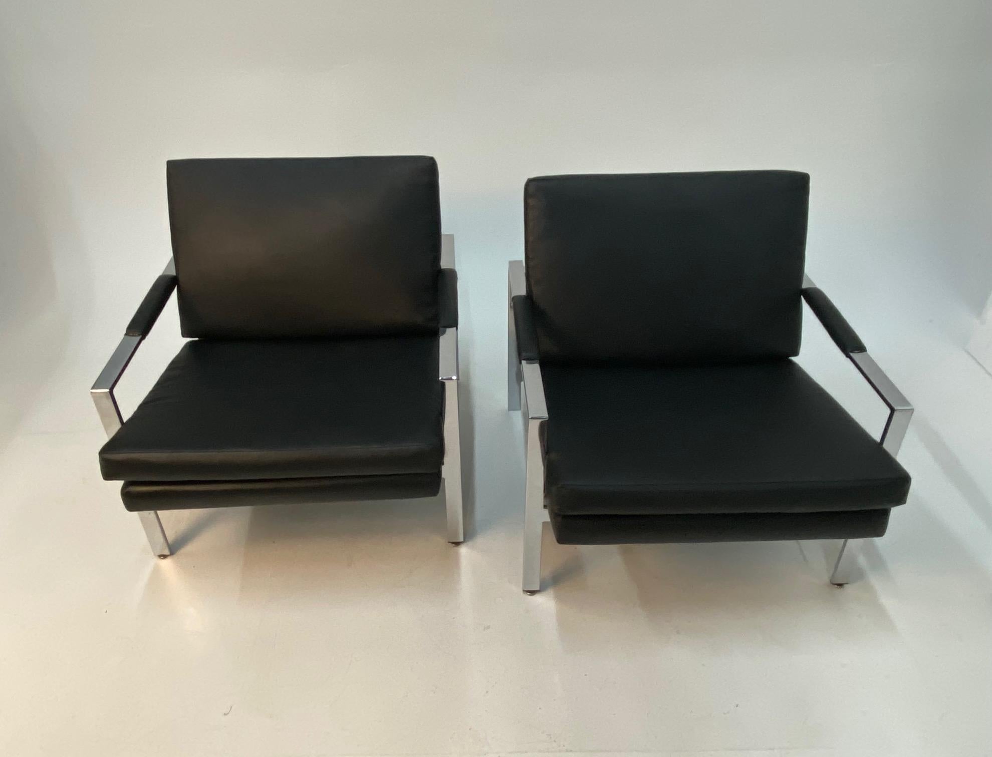 Sleek Pair of Vintage Milo Baughman Style Chrome & Black Vinyl Club Chairs For Sale 3