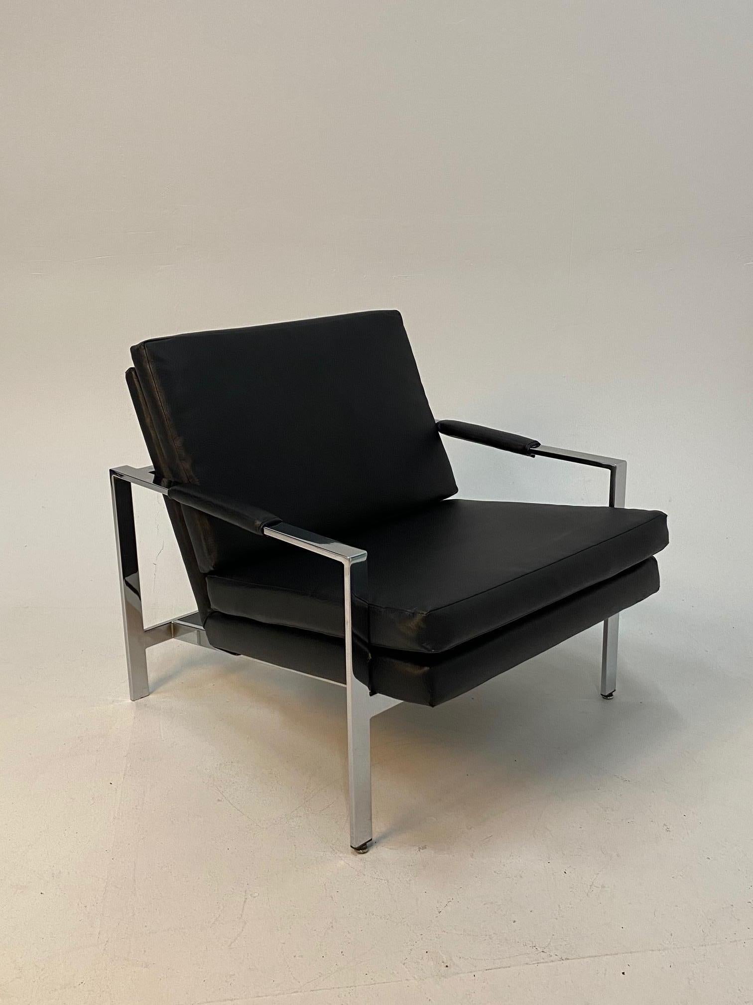 Sleek Pair of Vintage Milo Baughman Style Chrome & Black Vinyl Club Chairs For Sale 5