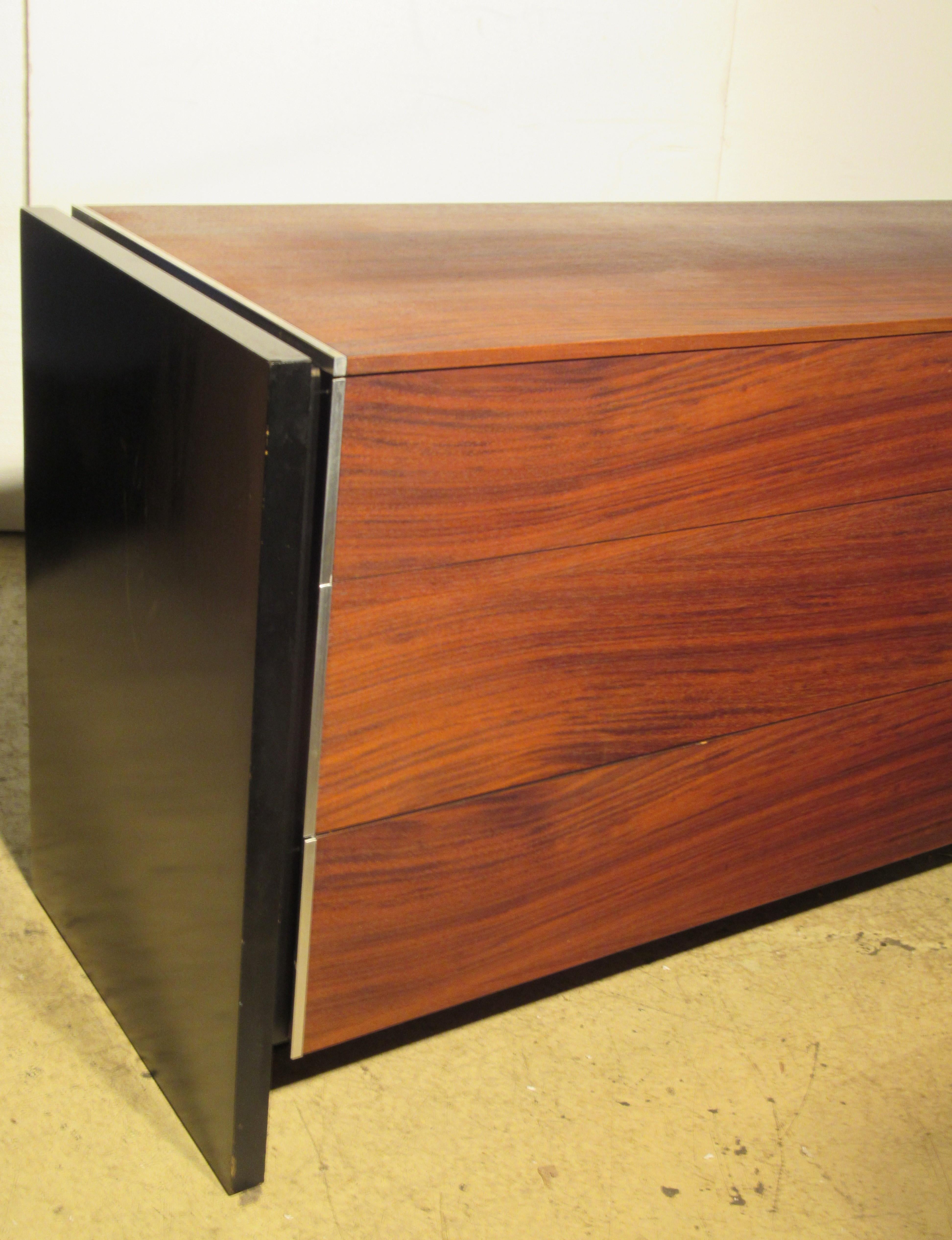 Sleek  Rosewood Dresser Credenza by Glenn of California 6