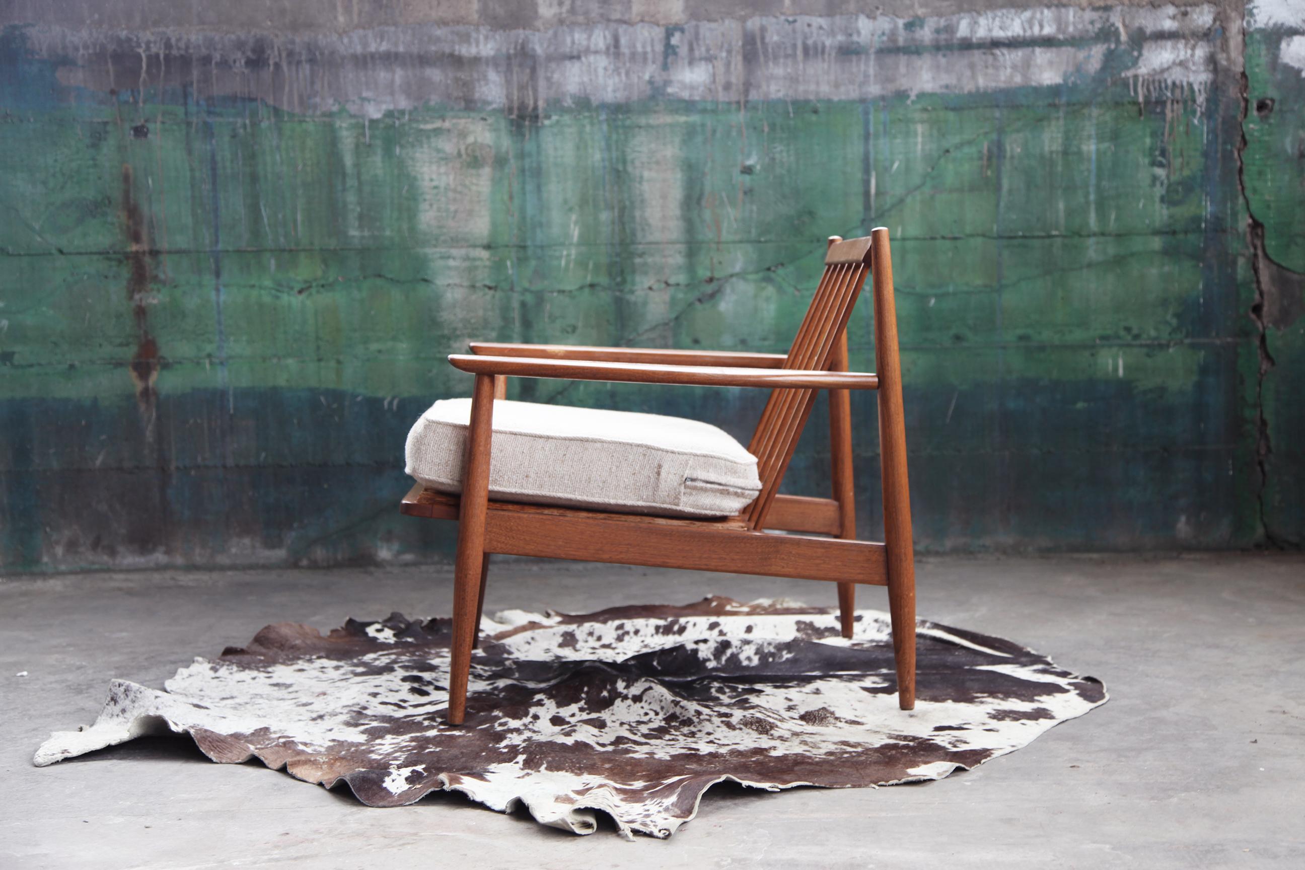 Sleek Sculptural Midcentury Danish Style Walnut Lounge Chair Frame For Sale 5