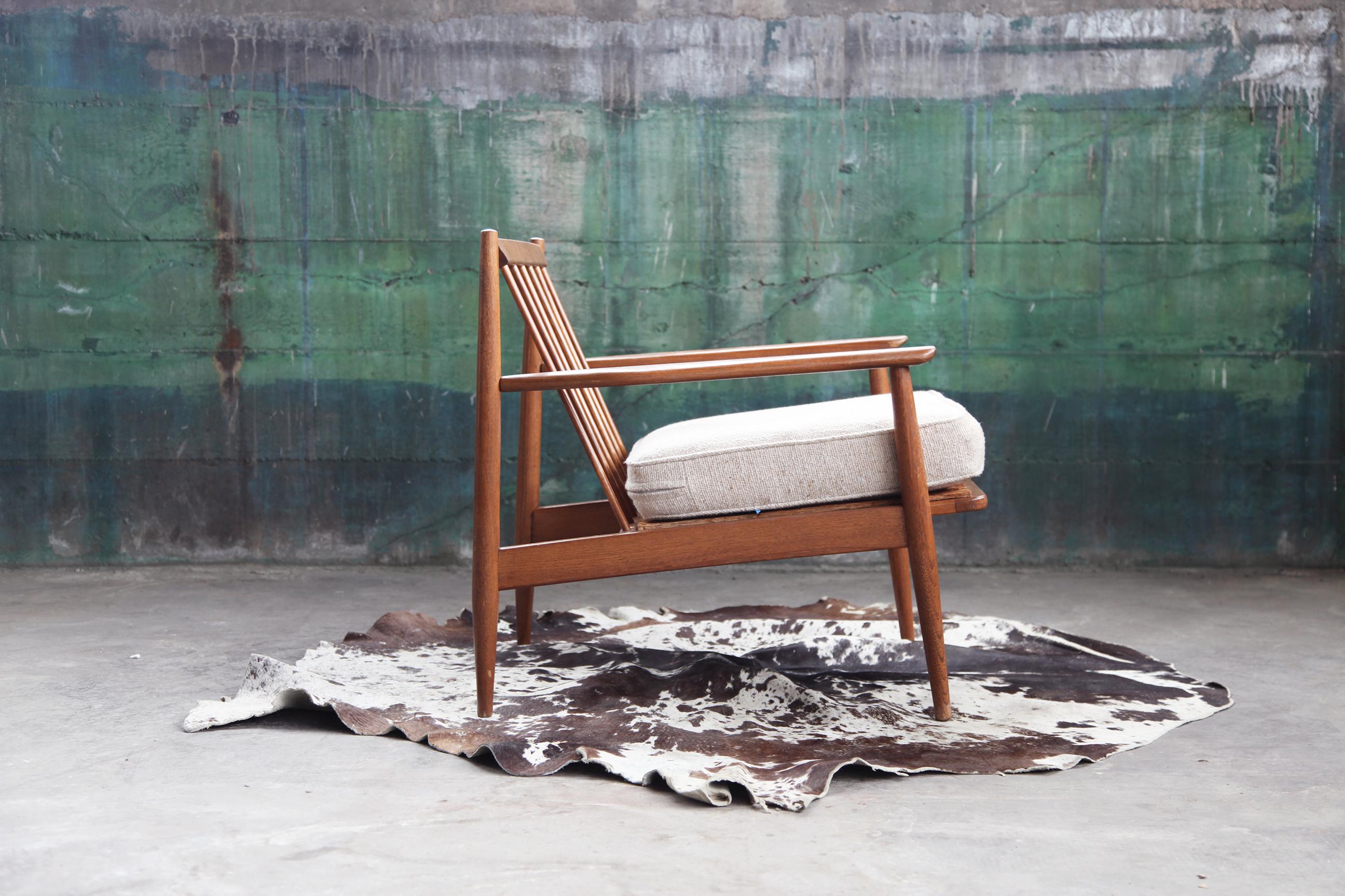 Mid-Century Modern Sleek Sculptural Midcentury Danish Style Walnut Lounge Chair Frame For Sale