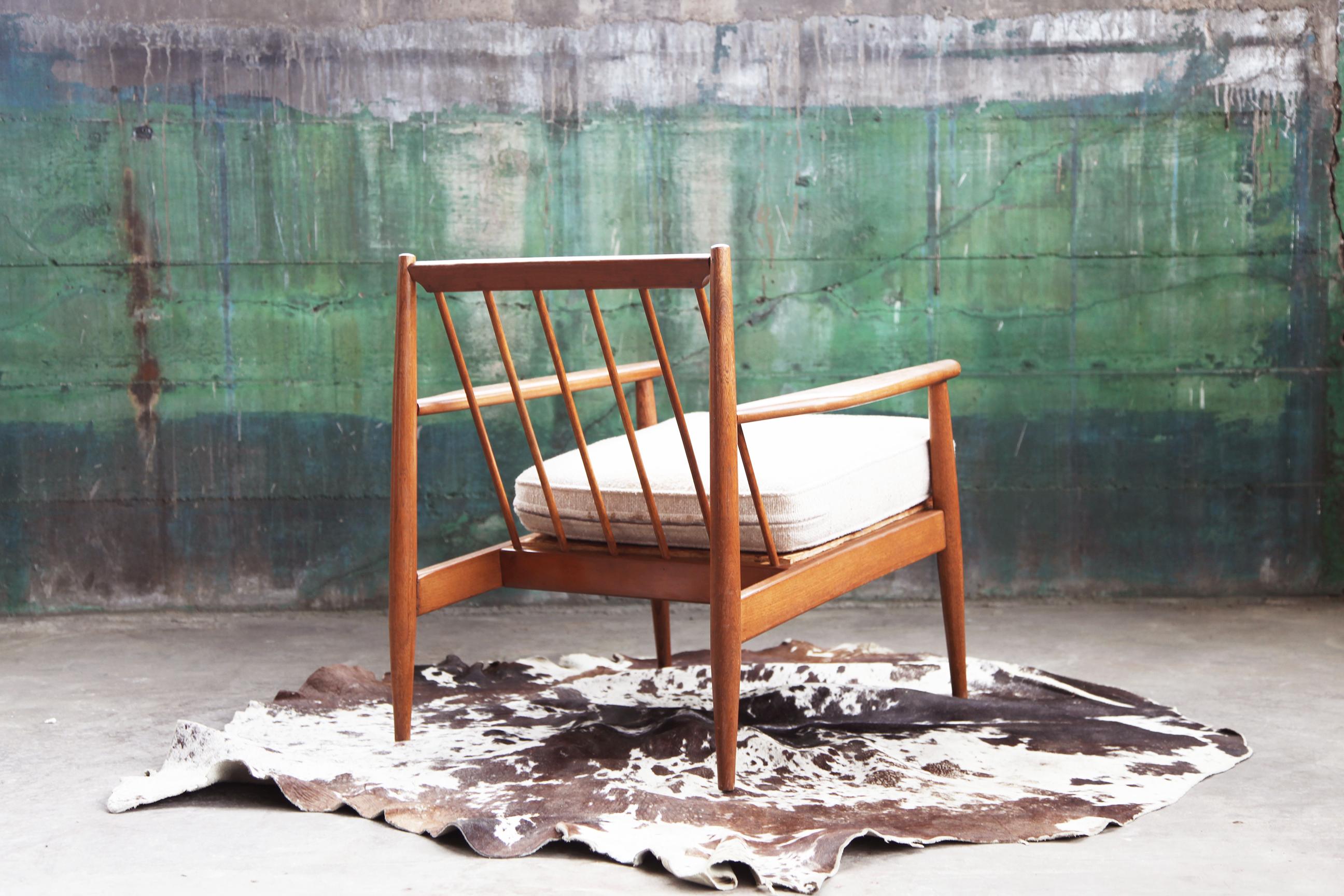Sleek Sculptural Midcentury Danish Style Walnut Lounge Chair Frame In Good Condition For Sale In Madison, WI