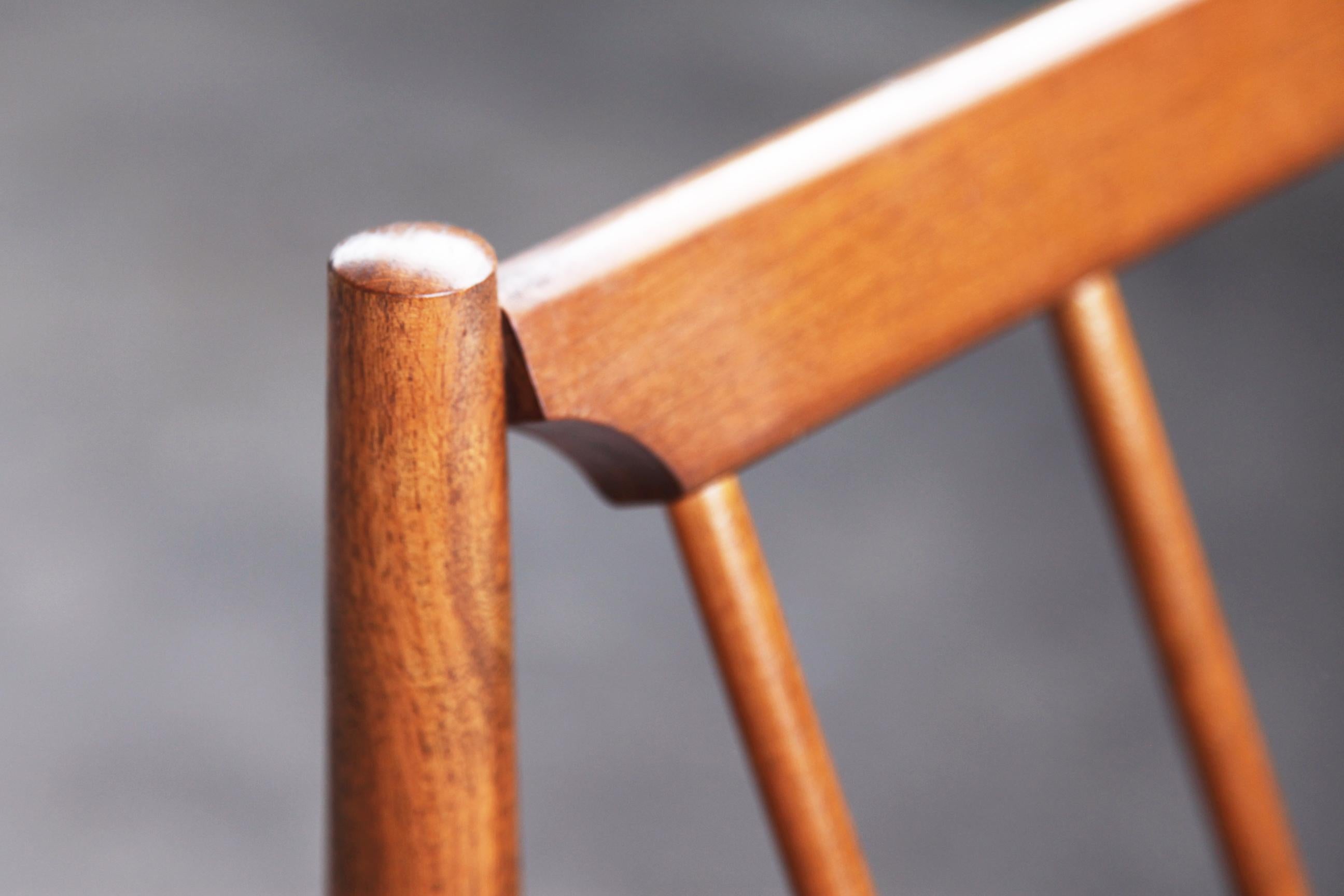 Sleek Sculptural Midcentury Danish Style Walnut Lounge Chair Frame For Sale 1