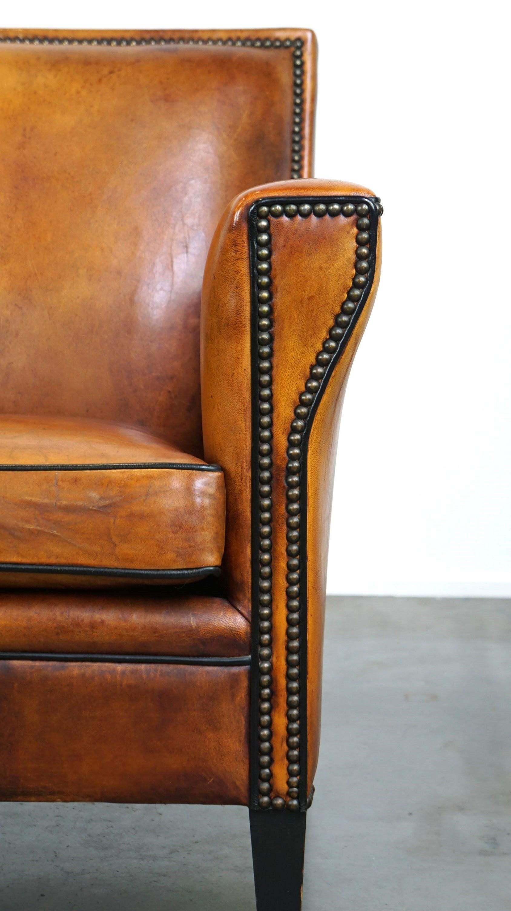 Elegante sillón de piel de oveja de diseño Art Déco con bonitos detalles en venta 2