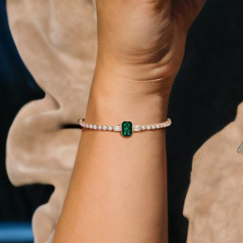 Le bracelet Sleek Shine 14K Yellow Gold Diamond Bangle est un superbe chef-d'œuvre réalisé en or jaune 14K, conçu pour exsuder l'élégance et la sophistication. Cette pièce exquise présente une combinaison éblouissante de diamants naturels (1,01CT),