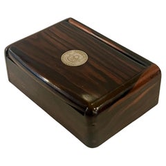 Elegante caja de baratijas de palisandro macizo con un raro inserto para monedas
