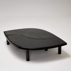 Sophistication élégante : Table T22 de Pierre Chapo en édition spéciale noire