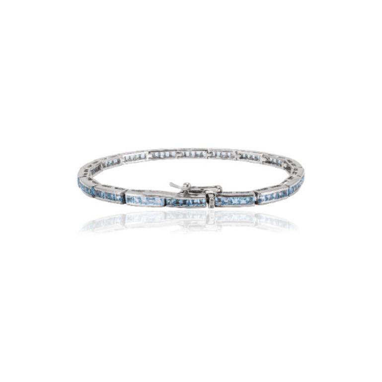 Modern Sleek Sterling Silver Blue Topaz Gemstone Tennis Bracelet for Women For Sale