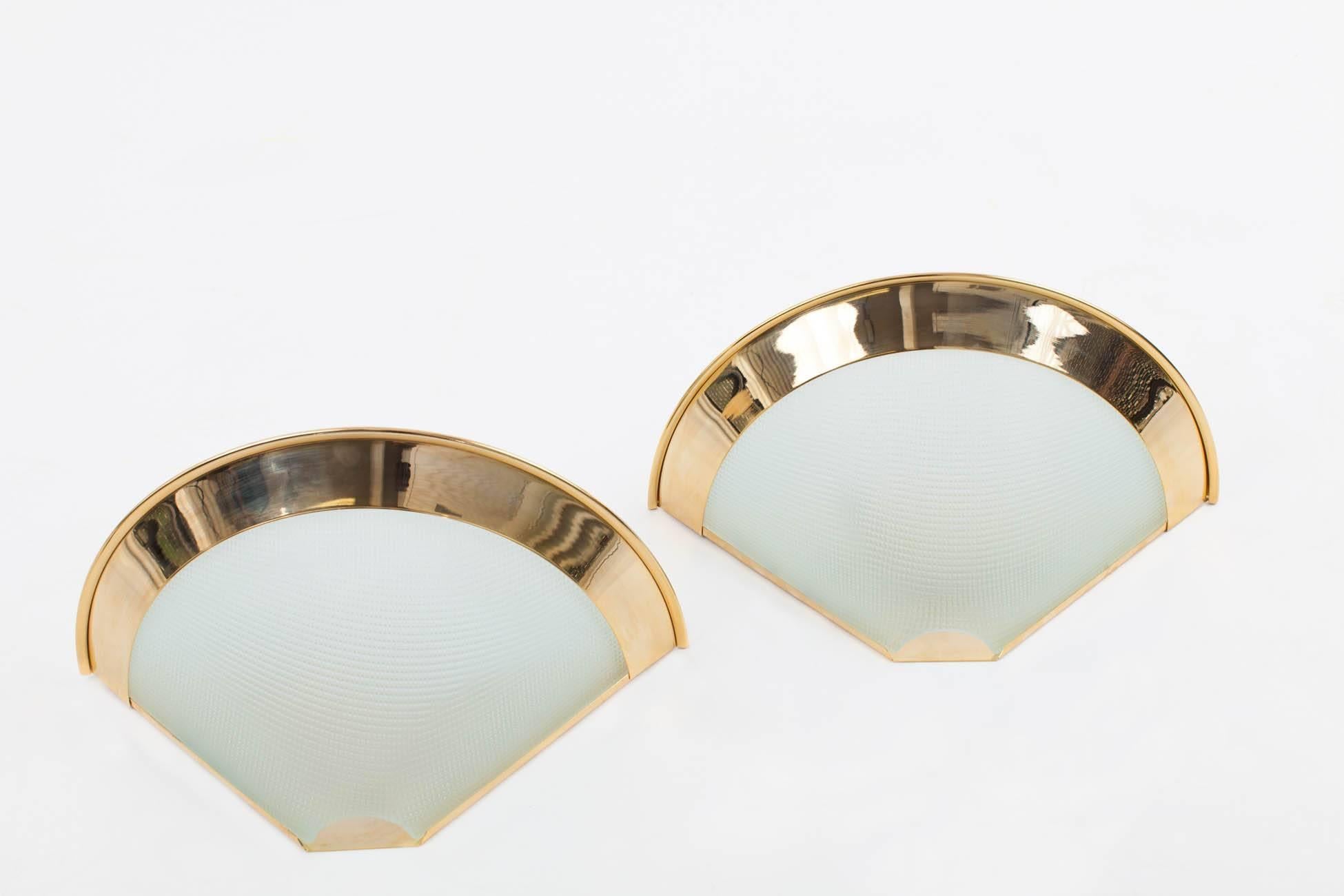 Italian Sleek Stilnovo Gilt Brass and Glass Sconces, Italy 1980's For Sale