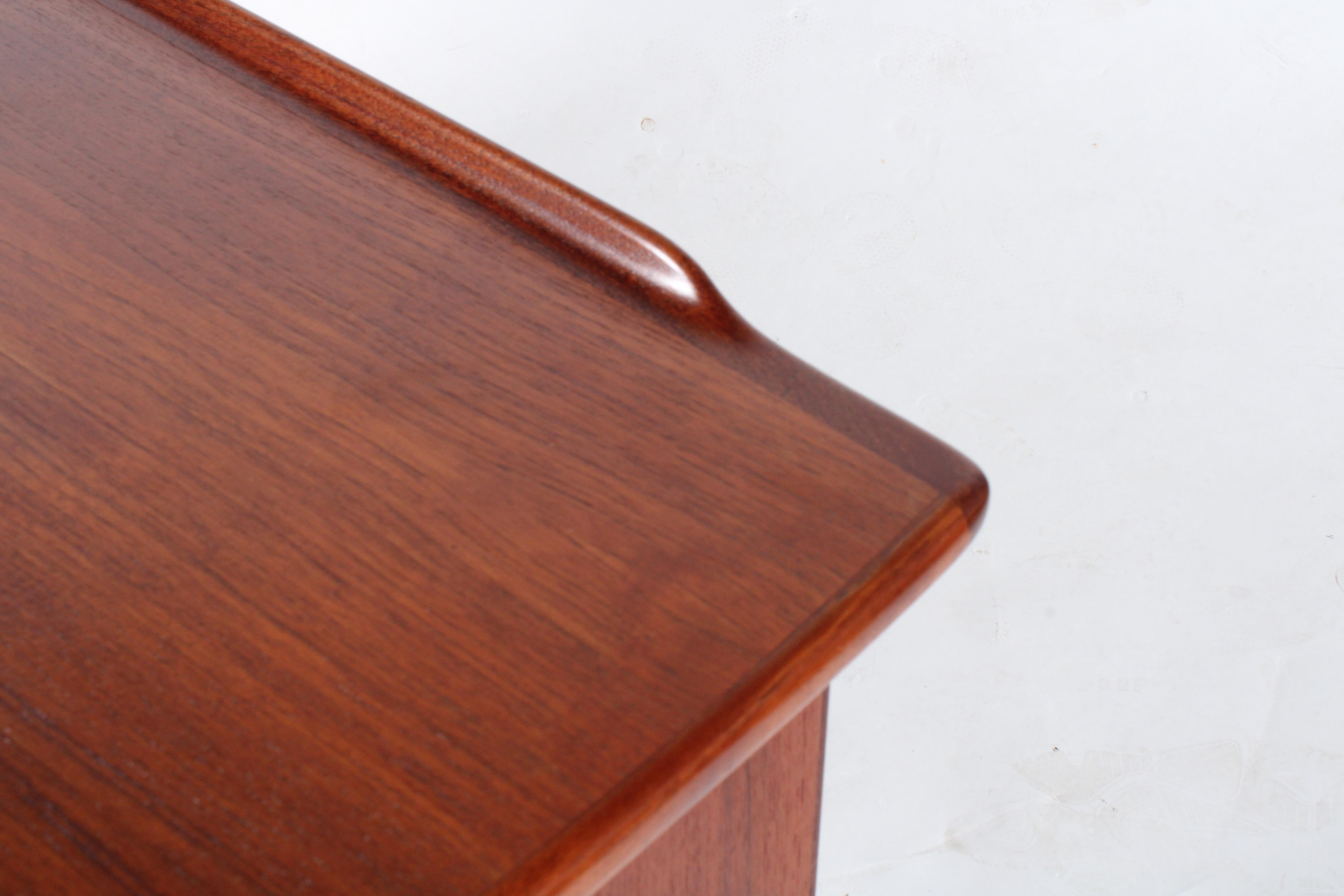 Elegante e raffinata scrivania scandinava di metà secolo a forma di boomerang in vendita 8