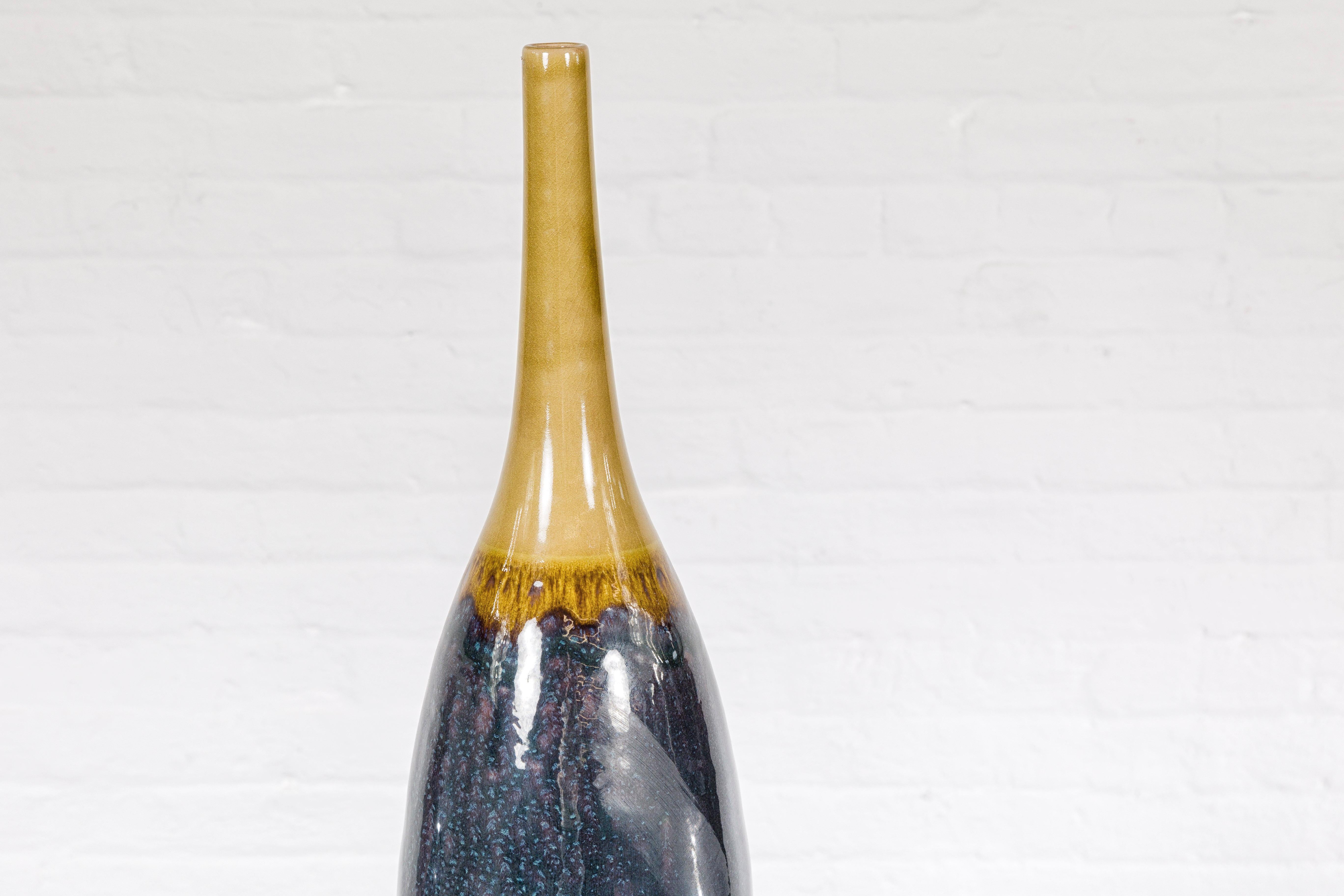 XXIe siècle et contemporain Grand vase contemporain multicolore à bec étroit  en vente