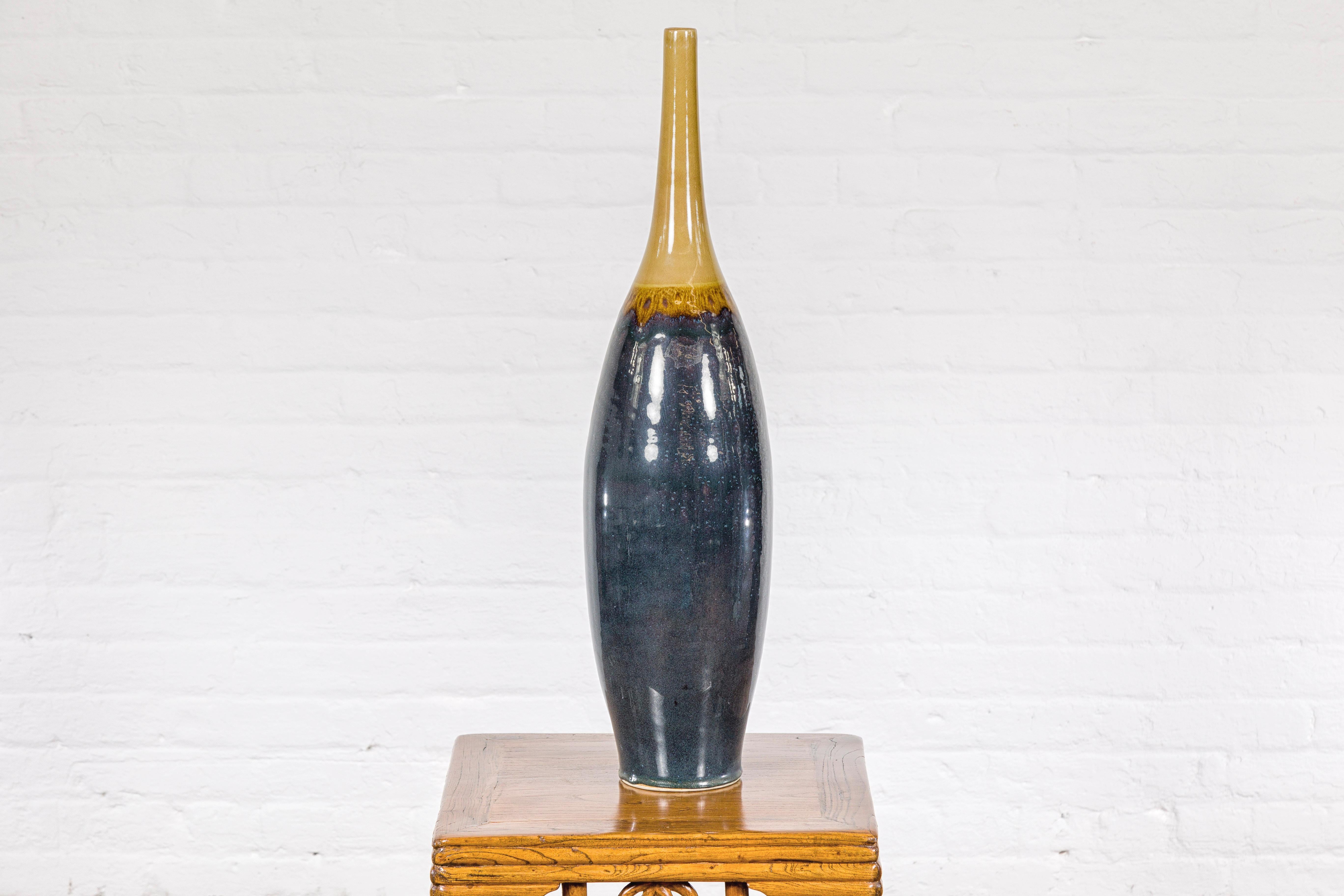 Grand vase contemporain multicolore à bec étroit  en vente 3