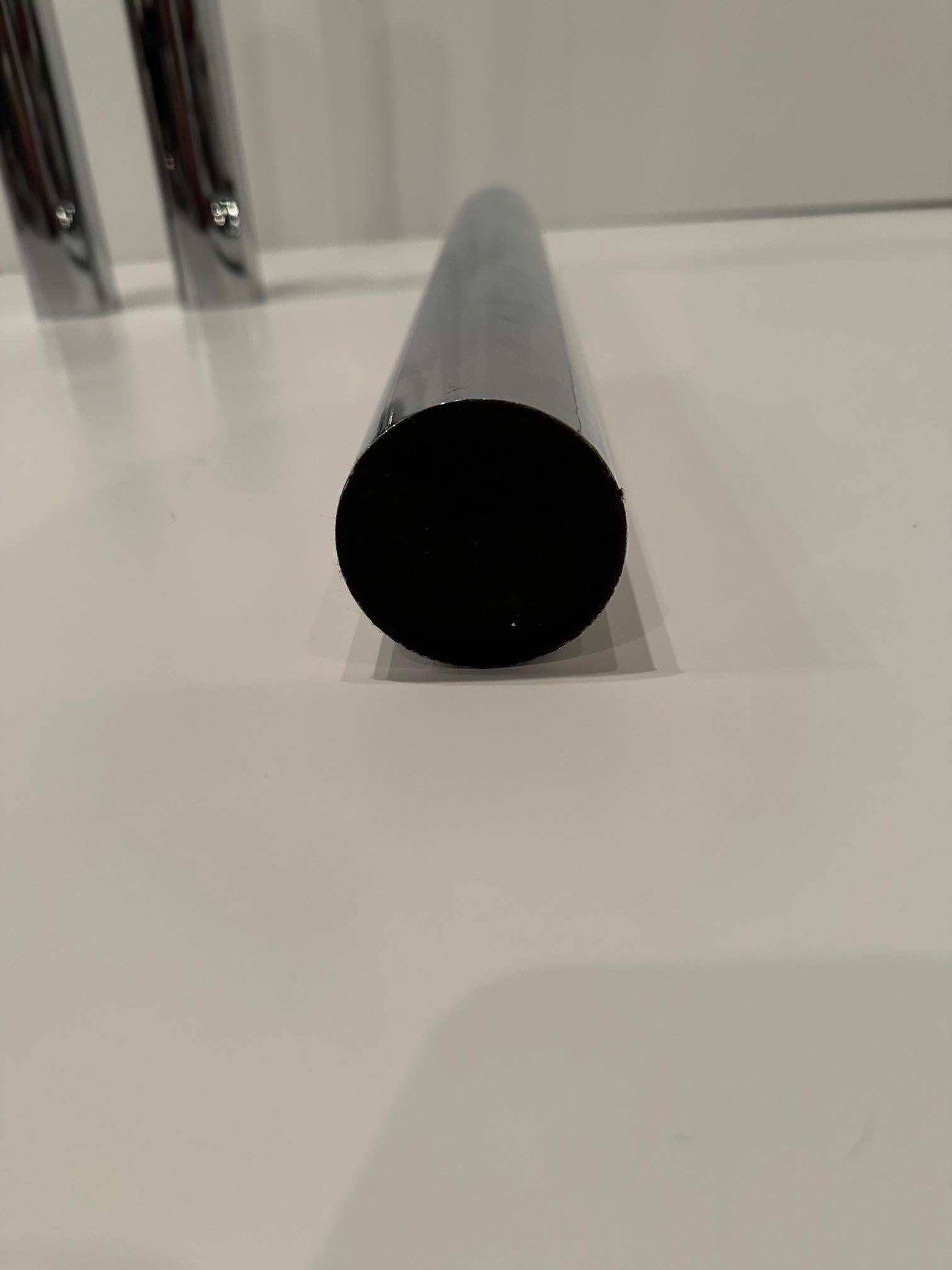 Elegante trío de portavelas de acero inoxidable modernos de mediados de siglo en venta 4