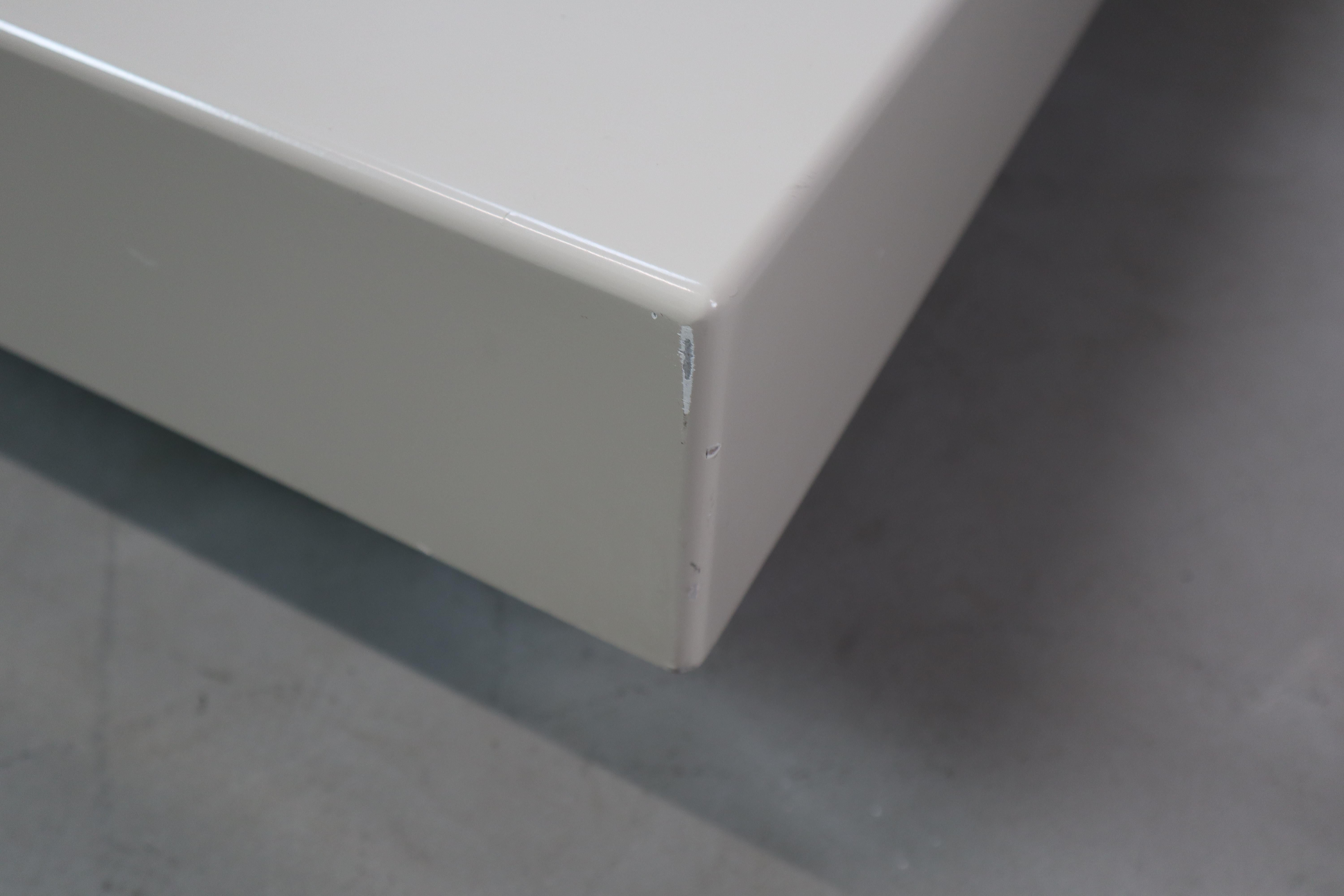 Sleek vintage minimalist coffee table For Sale 4