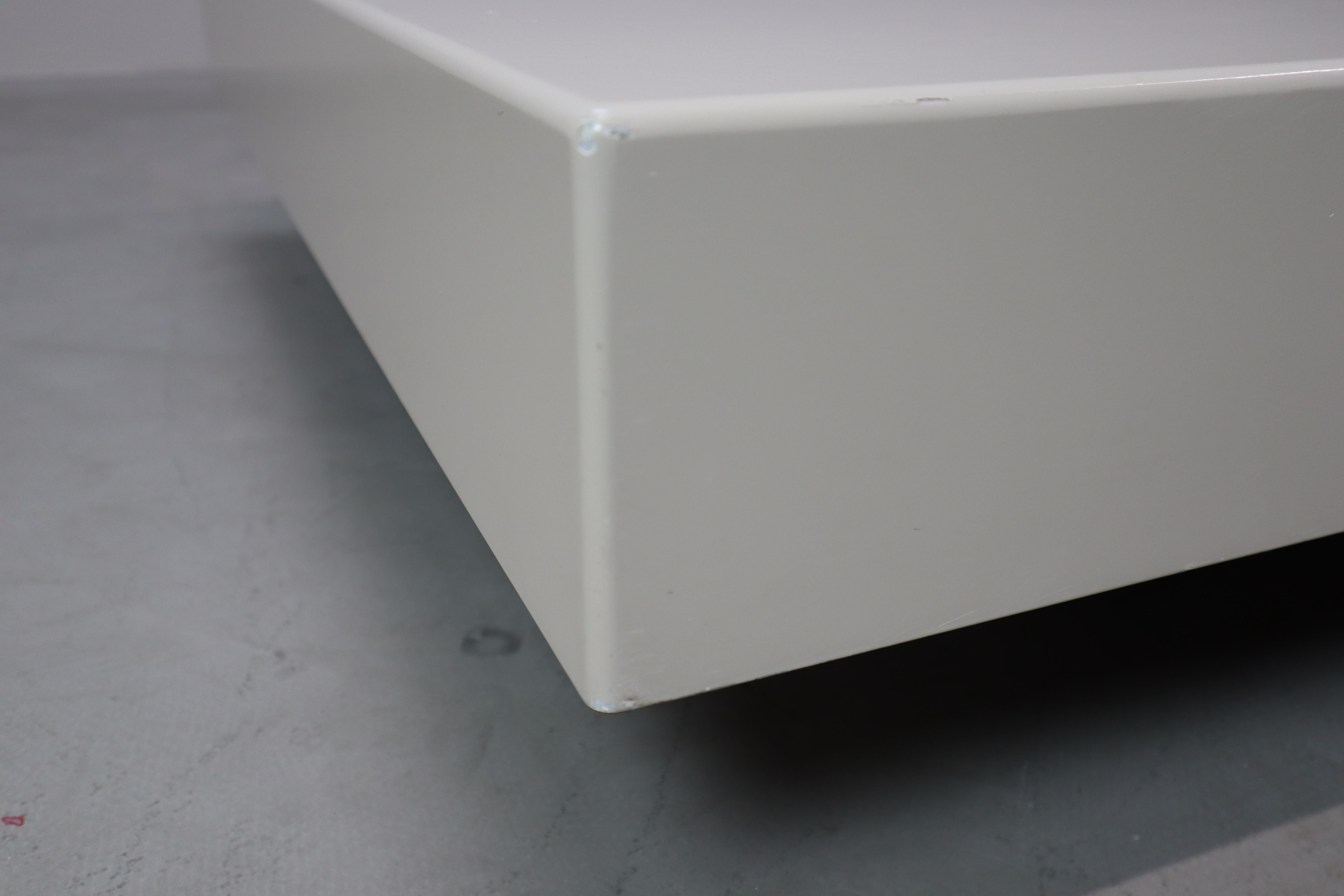 Sleek vintage minimalist coffee table For Sale 5