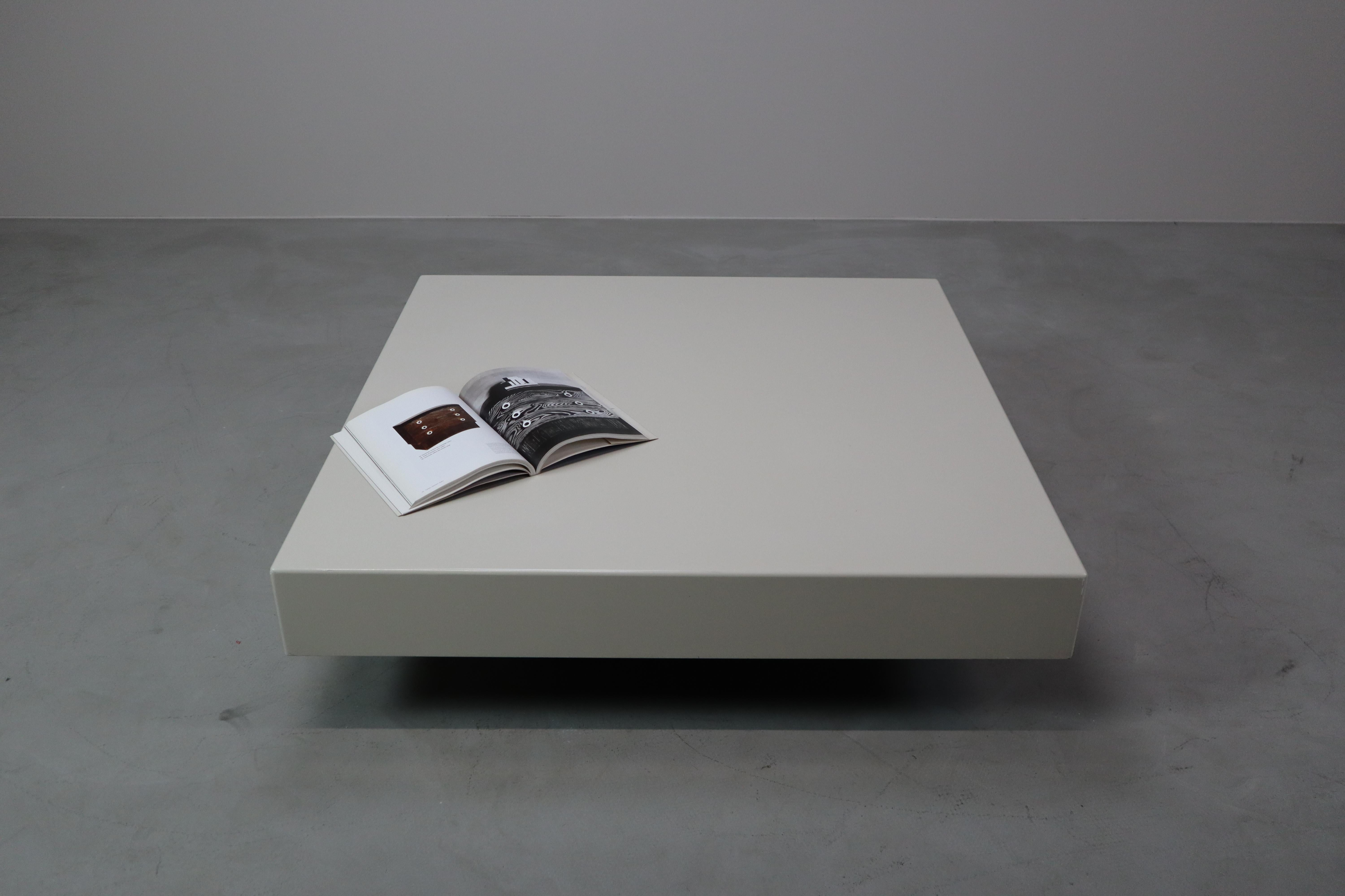 Italian Sleek vintage minimalist coffee table For Sale