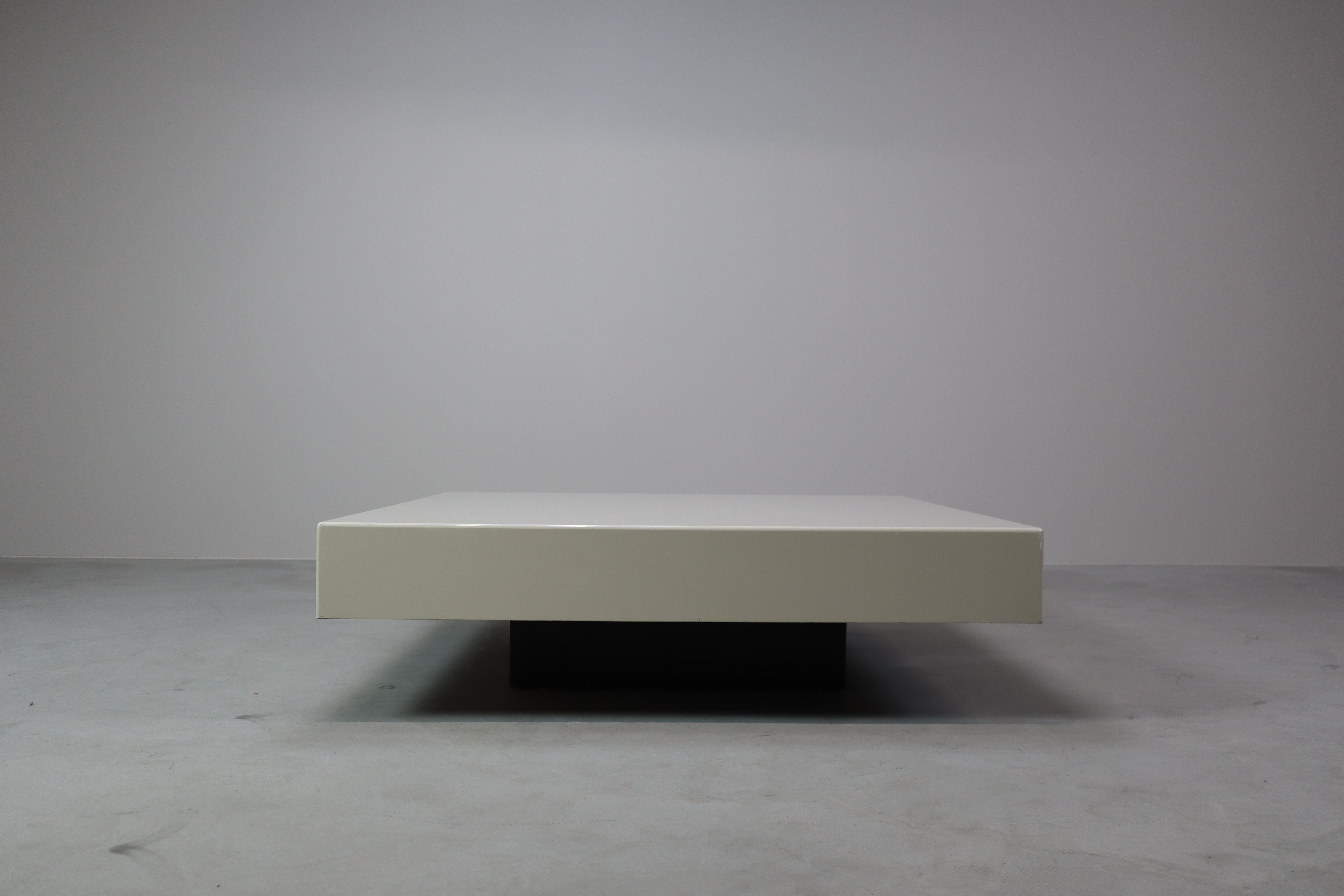 Sleek vintage minimalist coffee table For Sale 1