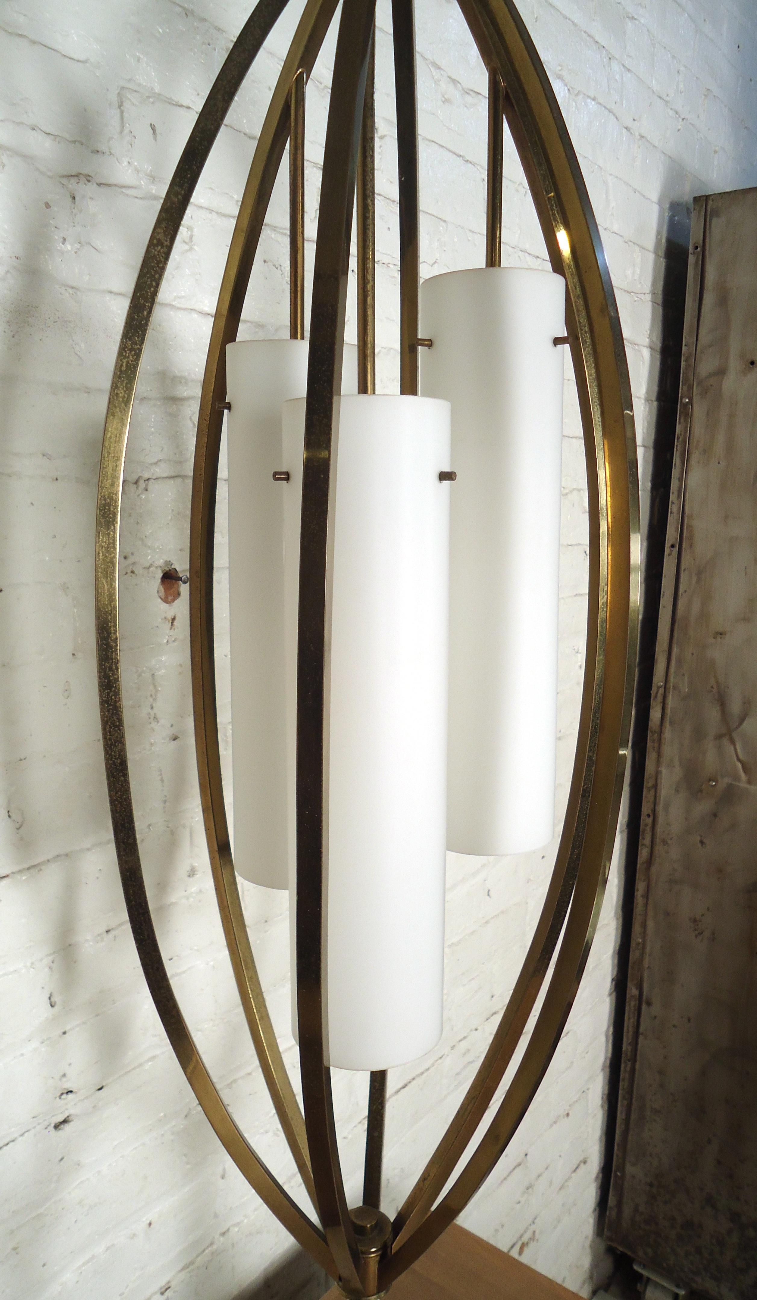 Sleek Vintage Modern Brass Lamp In Good Condition For Sale In Brooklyn, NY