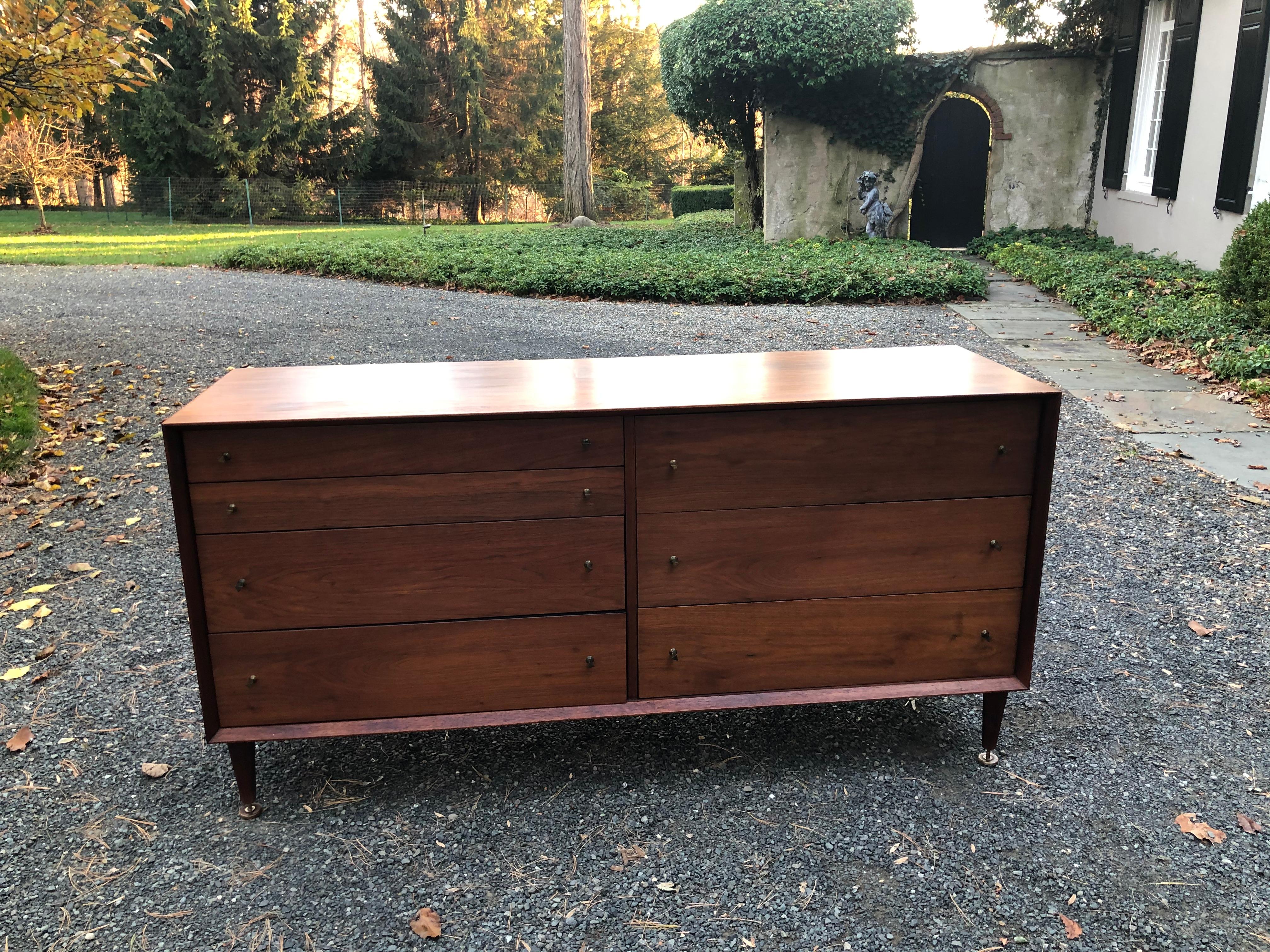 Sleek Walnut Mid-Century Modern Chest of Drawers Credenza For Sale 10