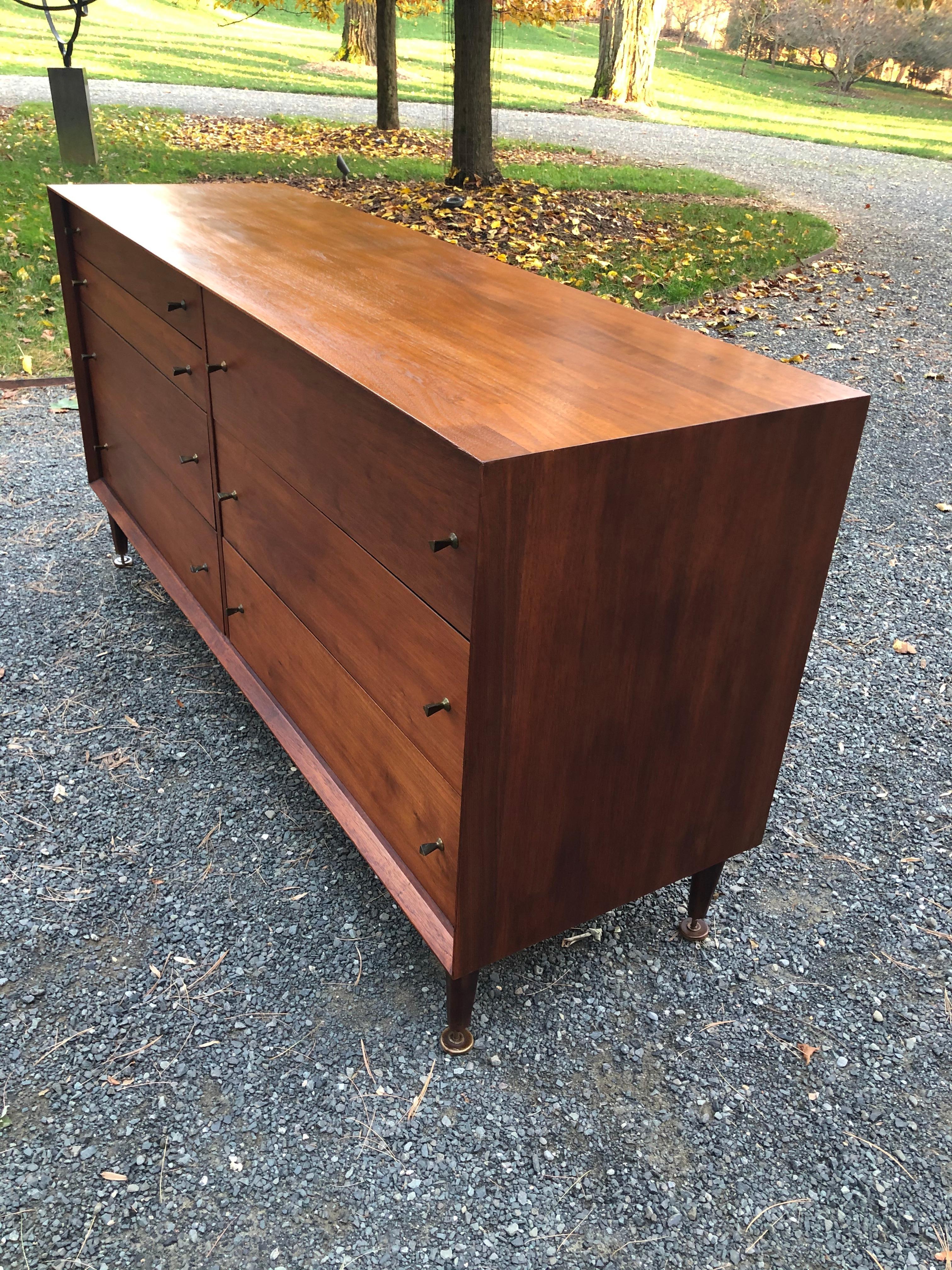 Mid-20th Century Sleek Walnut Mid-Century Modern Chest of Drawers Credenza For Sale