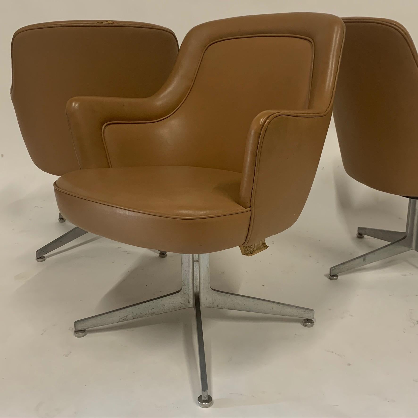 Sleek Ward Bennett for Lehigh Naugahyde Barrell Back Desk Chairs For Sale 2