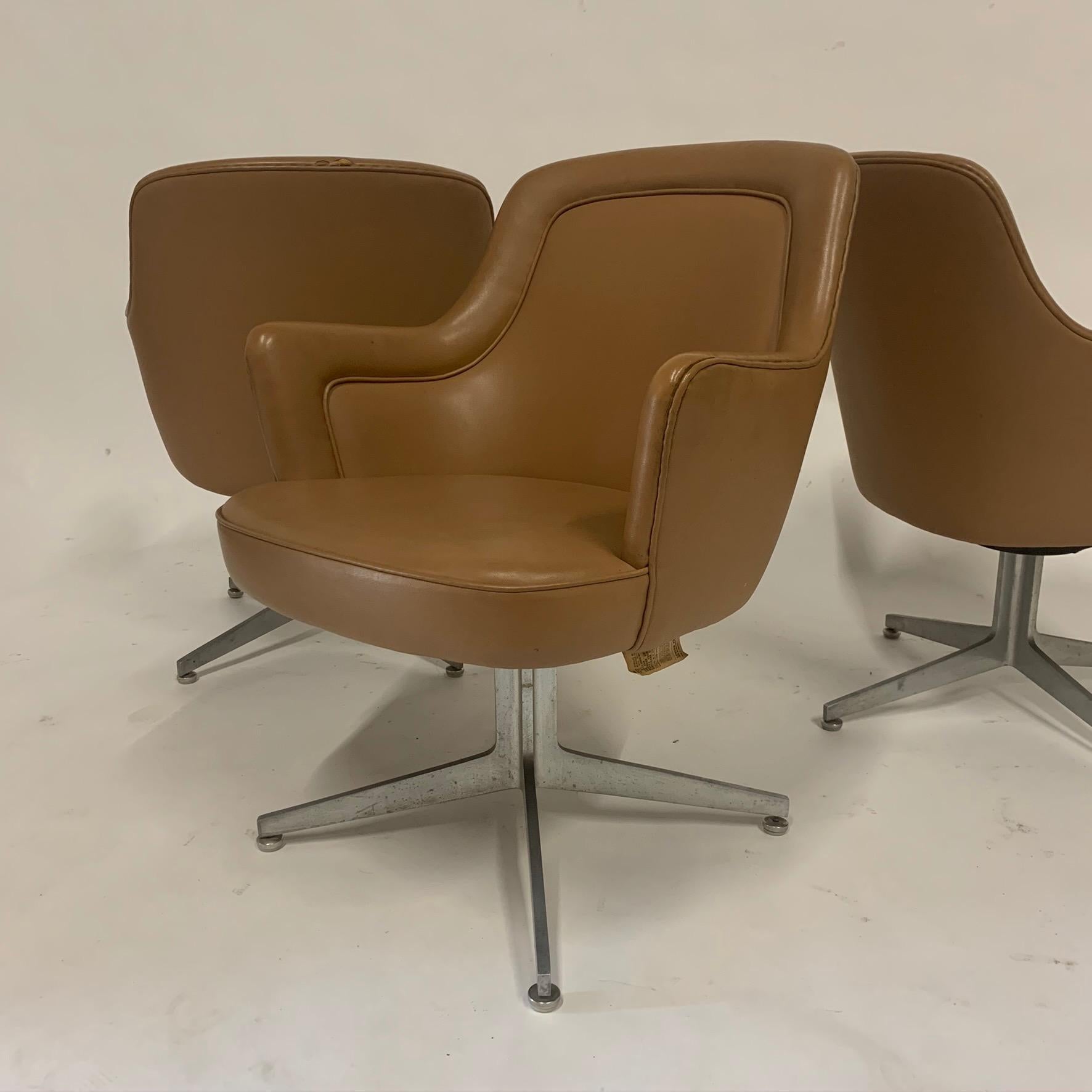 Sleek Ward Bennett for Lehigh Naugahyde Barrell Back Desk Chairs For Sale 3