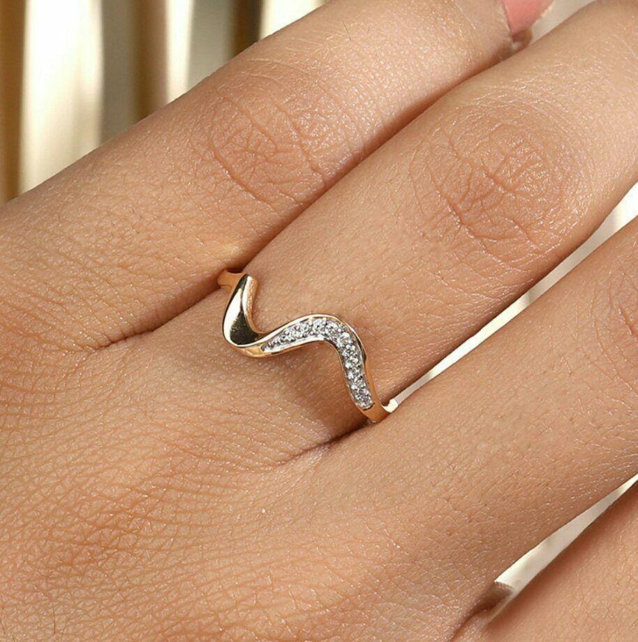 Sleek Wave Ring Diamond Wedding Ring Minimalist Diamond Engagement Ring Band.
Base Metal
Yellow Gold
Certification
14K Hallmarked, IGI
Main Stone Color
White/Colorless
Main Stone Shape
Round
No. Of Diamonds
12 Approx
Width
7mm Approx
Material
14K