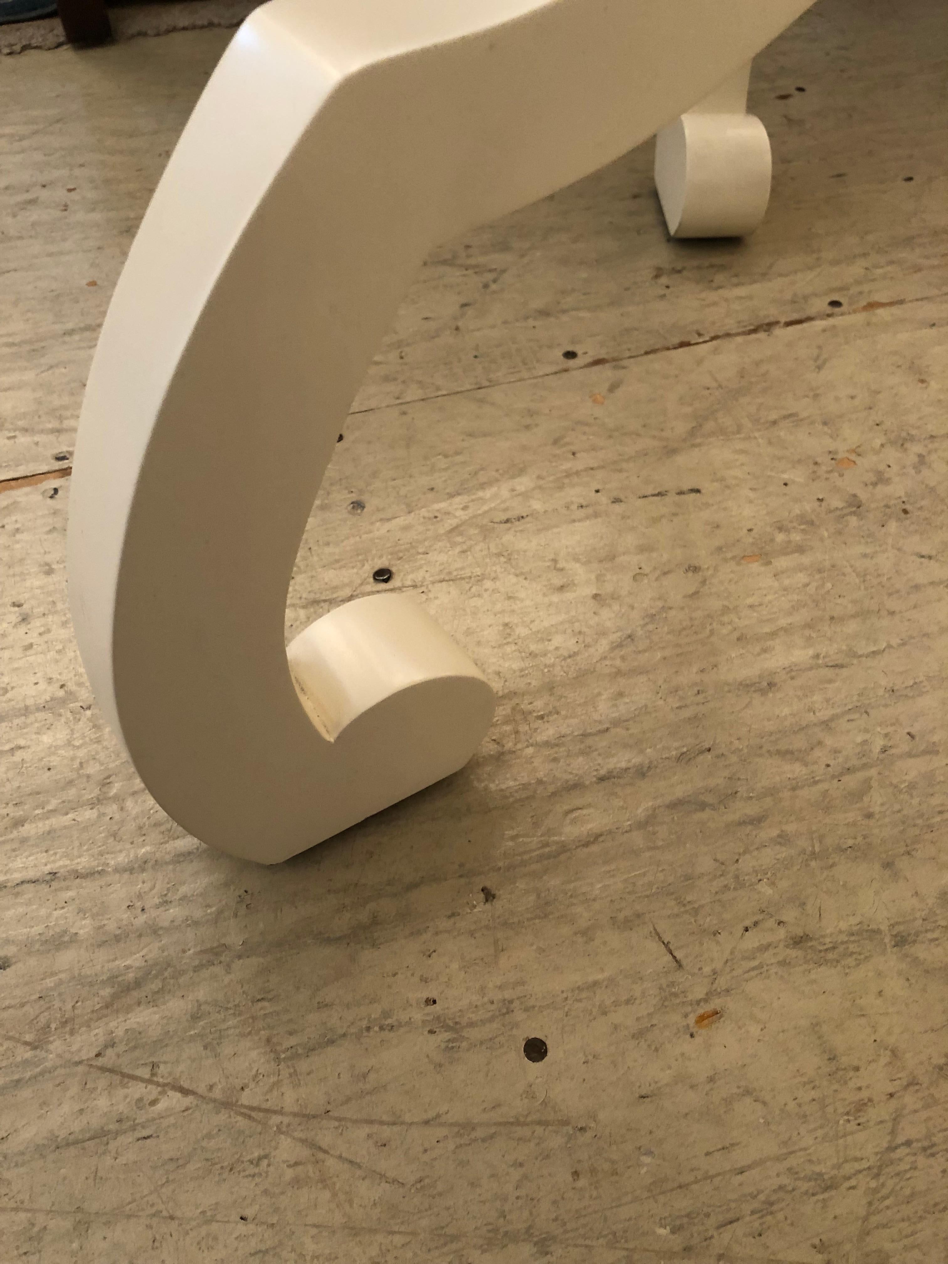 Sleek White Round Breakfast Table with Tripod Legs In Good Condition In Hopewell, NJ