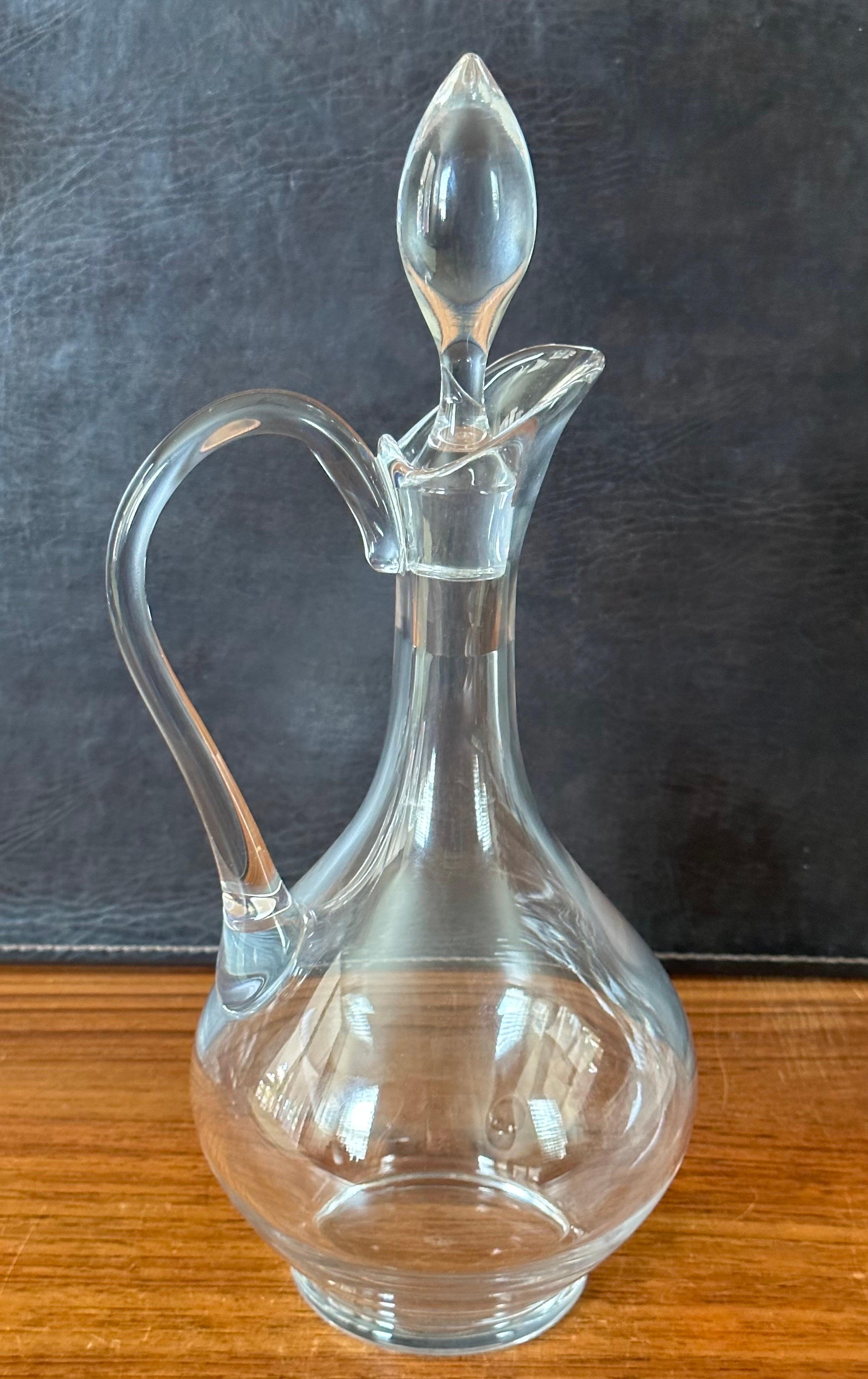 Sleek Wine Decanter with Handle by Baccarat of France In Good Condition For Sale In San Diego, CA
