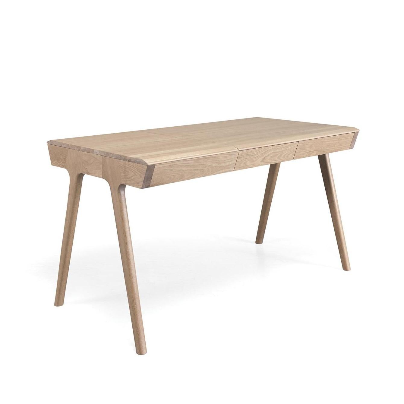 Schlanker Holzschreibtisch mit mehreren Ablagefächern in minimalistischem Design (Moderne) im Angebot