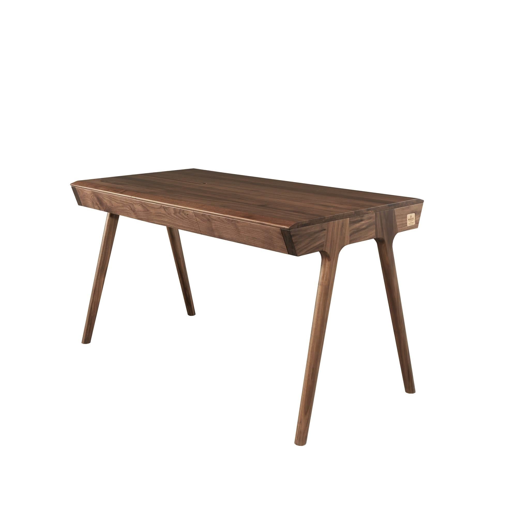 Schlanker Holzschreibtisch mit mehreren Ablagefächern in minimalistischem Design (21. Jahrhundert und zeitgenössisch) im Angebot