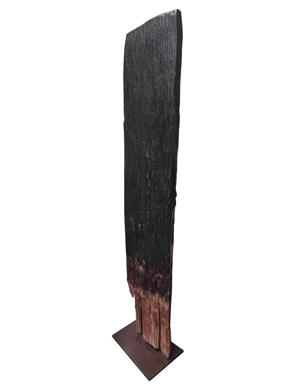 TOTEM 2 guardiano del sonno o Kata Sergo dall'etnico
Gorague´, Etiopia meridionale/sud-occidentale. Creste diverse
hanno lo scopo di evacuare le cattive vibrazioni dal caminetto
fino all'alloggiamento superiore e oltre. TOTEM in legno di