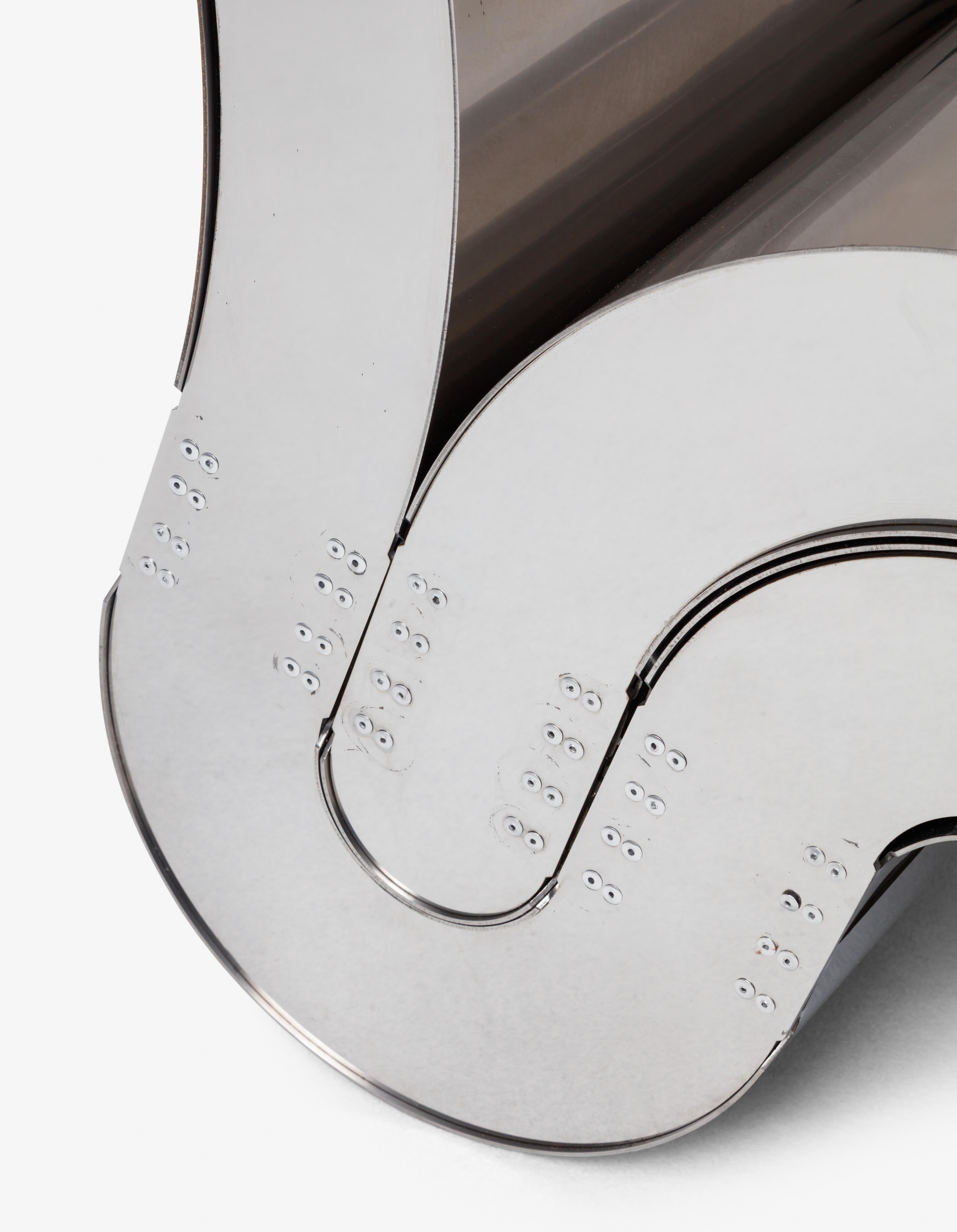 Sedia Lounge Sleeper in acciaio inox lucido In condizioni Nuovo in vendita a West Hollywood, CA