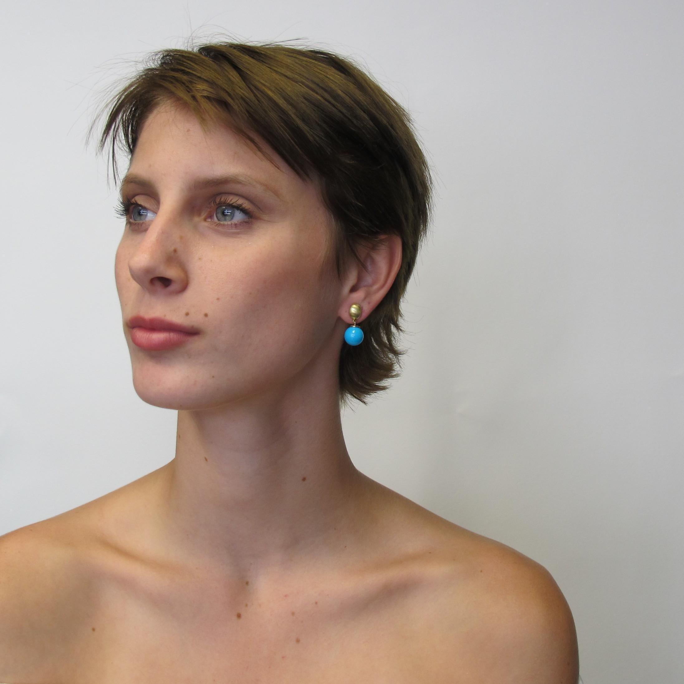Sleeping Beauty Mine Turquoise 18 Karat Yellow Gold Earrings In New Condition In Los Angeles, CA