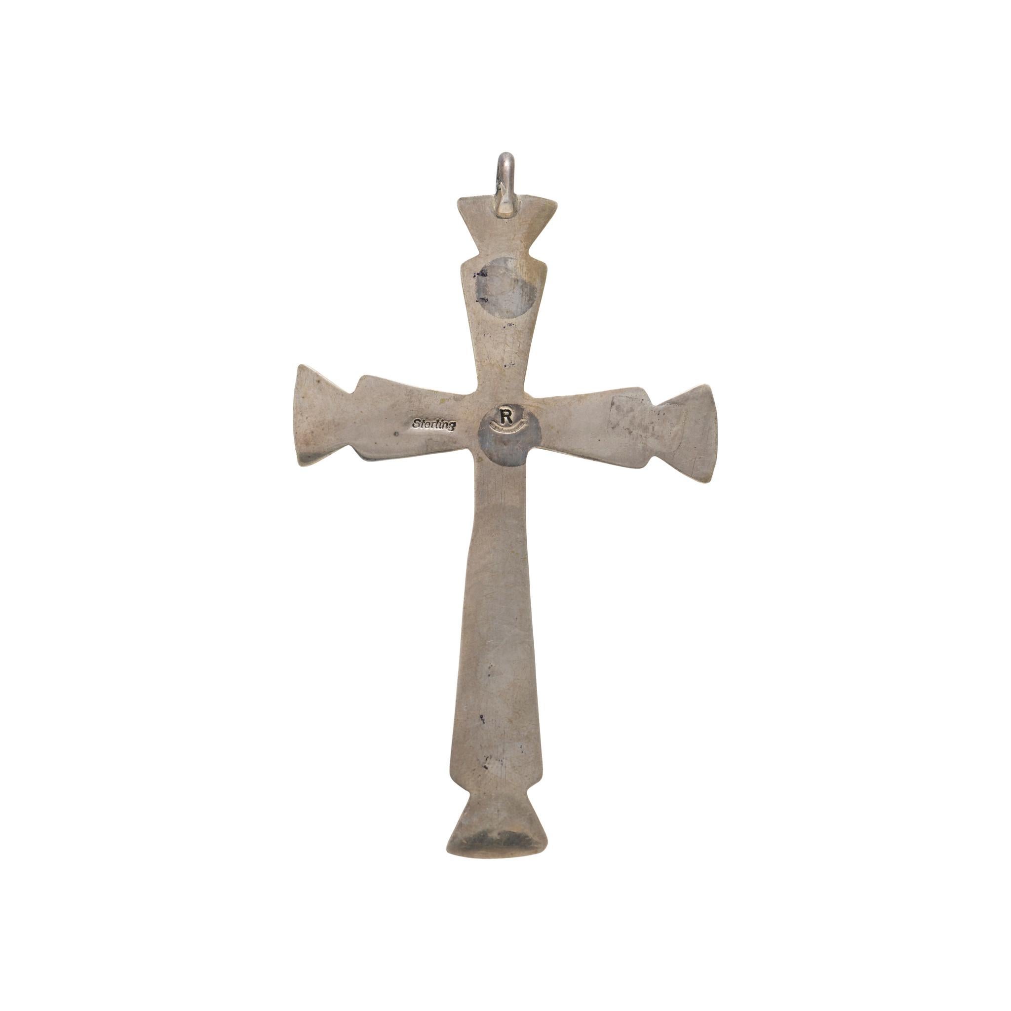 Stilisiertes Kreuz der Navajo-Indianer mit sechs Nuggets aus Dornröschen-Türkis. Sterling ist mit geriffelten Enden gestempelt. Die Steine haben ein helles und leuchtendes Blau mit einer leicht schwarzen Matrix. Dieses ungewöhnliche Stück würde gut