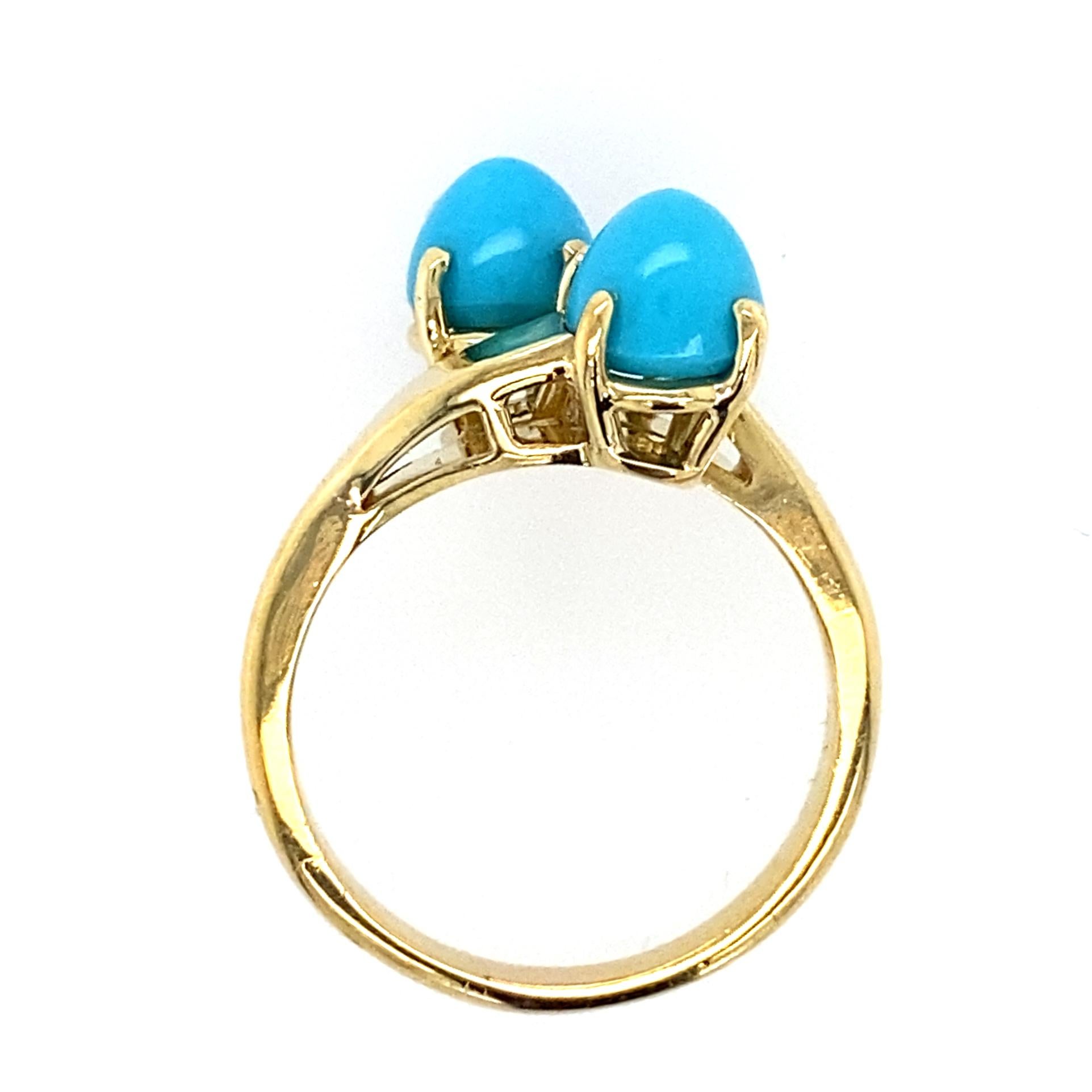 Sleeping Beauty Turquoise Bullet Cabochon Toi et Moi Ring in 18 Karat Gold For Sale 3